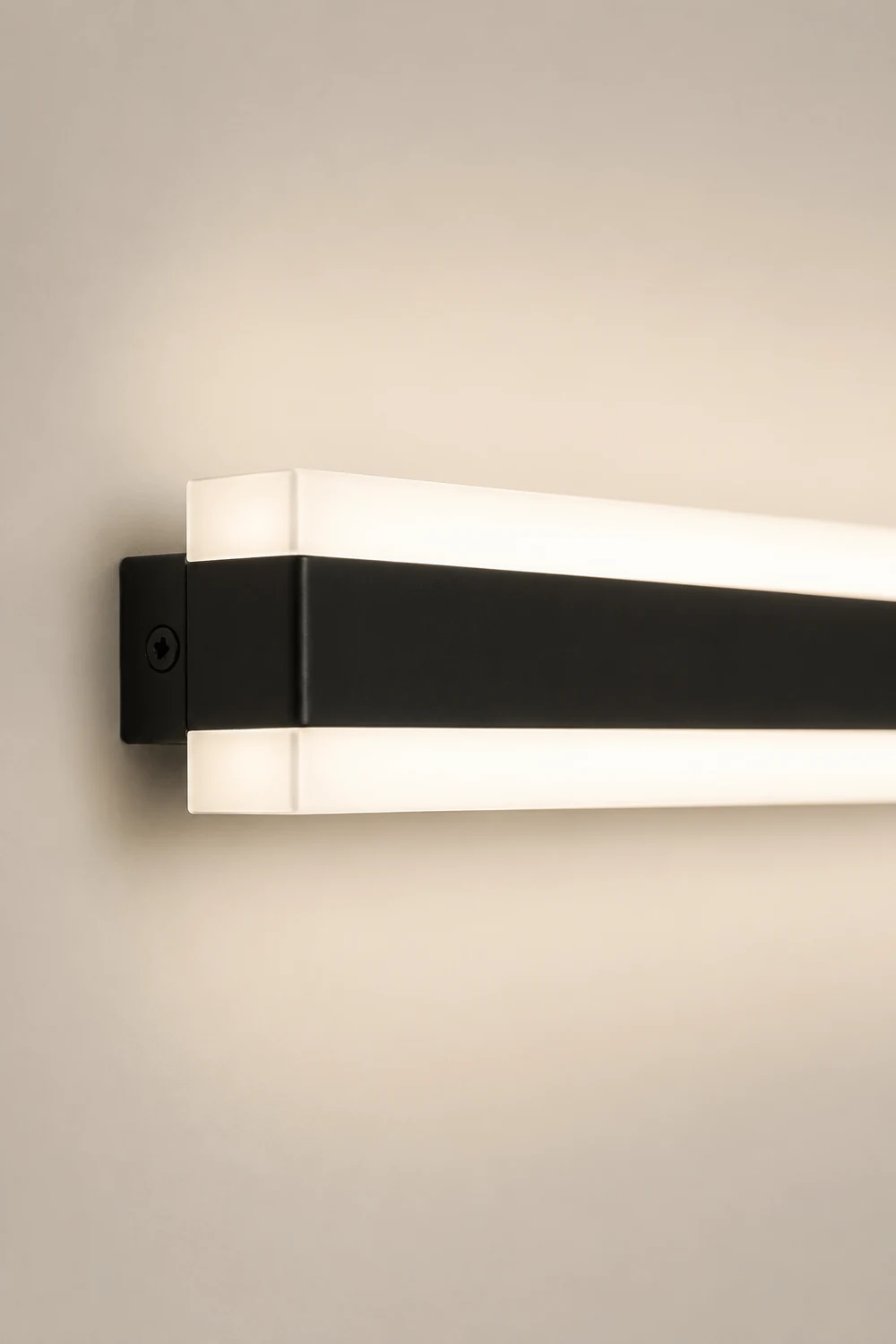 Edge Minimalist Linear Metal/Acrylic Wall Lamp, Bathroom - Lumpaz