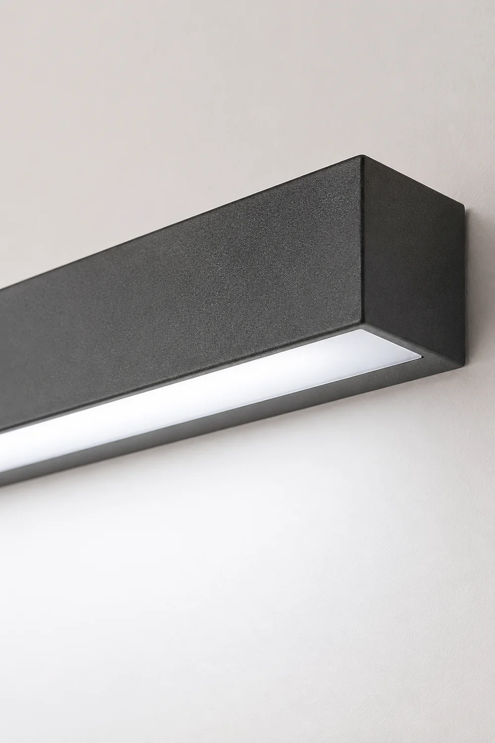 Edge Modern Rectangular Linear Mirror Front Wall Lamp, Metal, Black - Lumpaz