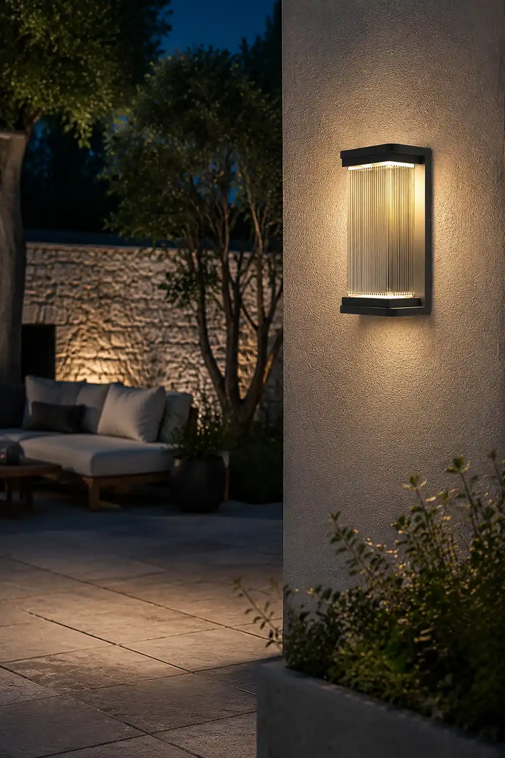 Orr Minimalist Rectangular Glass Outdoor Wall Lamp, Black - Lumpaz