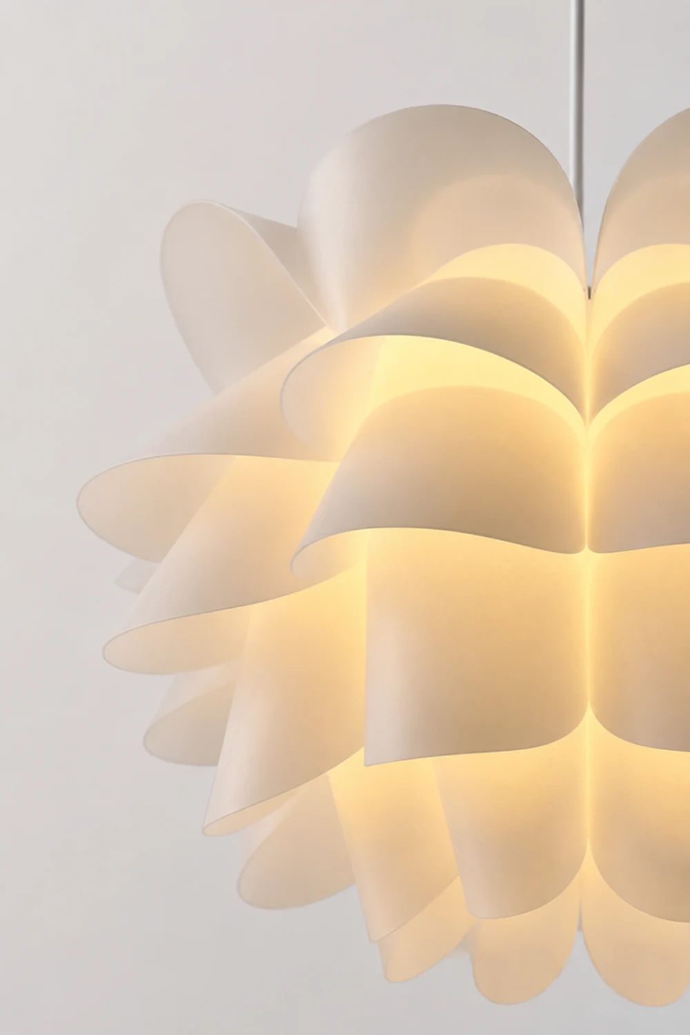 Cairns Nordic White Flower Pendant Light - Lumpaz