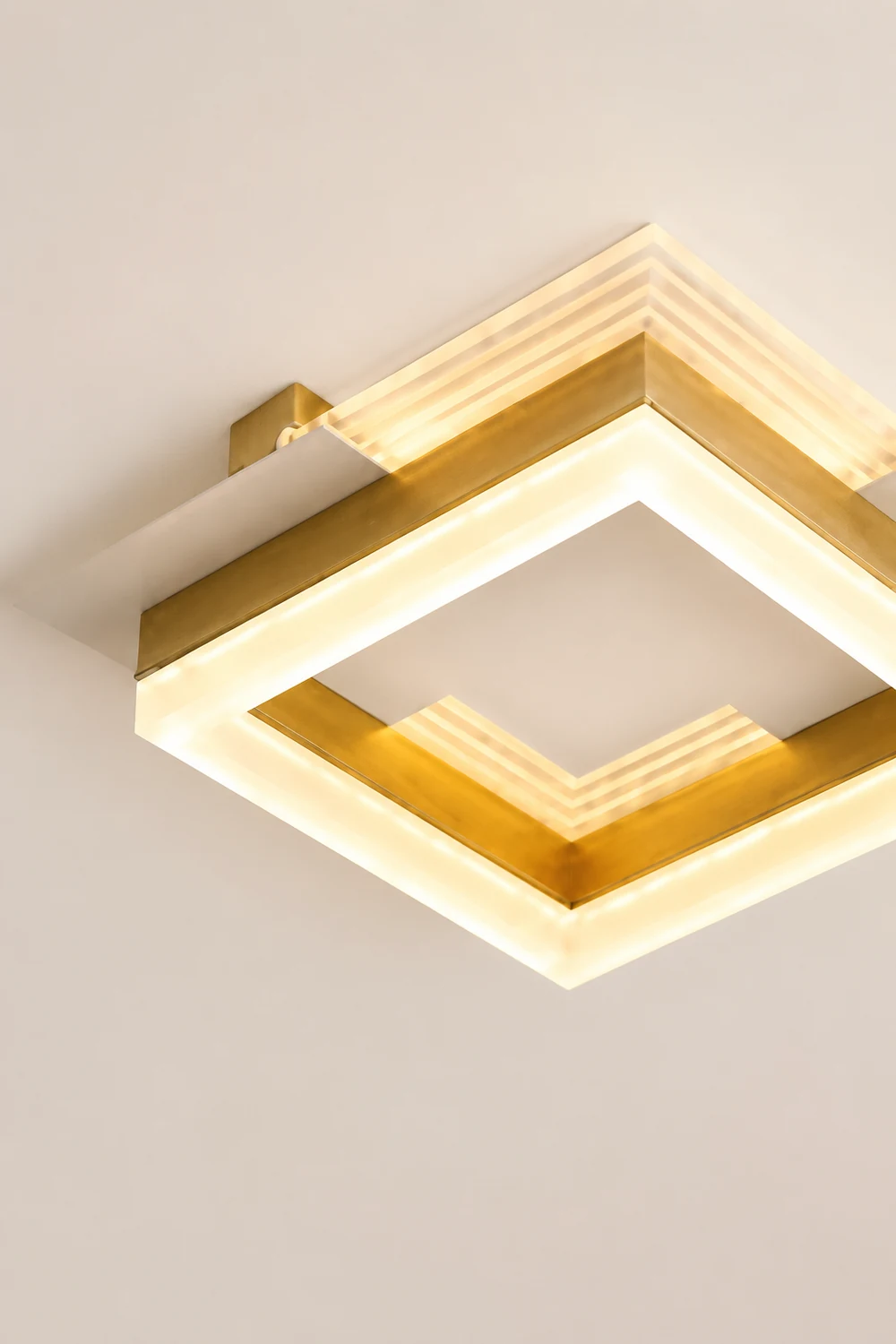 Amos Modern Simple Gold Flush Mount Ceiling Light, Square/Round - Lumpaz