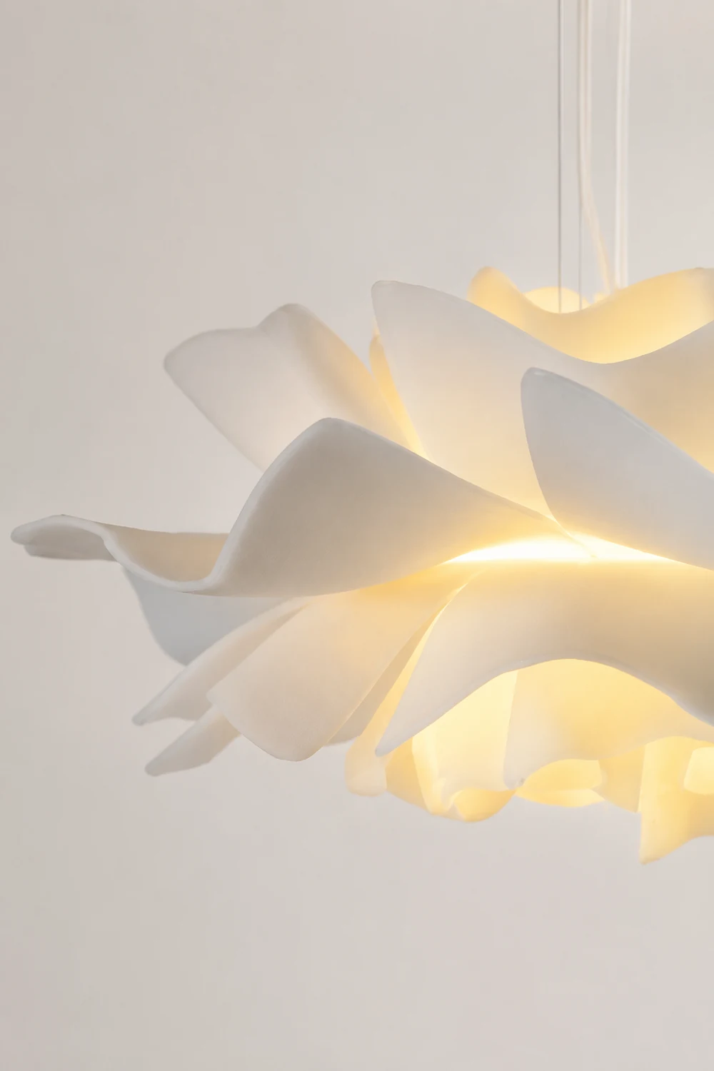 Bella Elegant Flower Pendant Light White Metal/Acrylic Living Room - Lumpaz