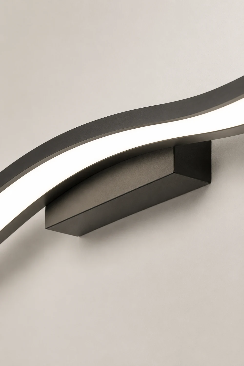 Leigh Modern Art Wave Shape LED Indoor Wall Lamp, Black/White - Lumpaz