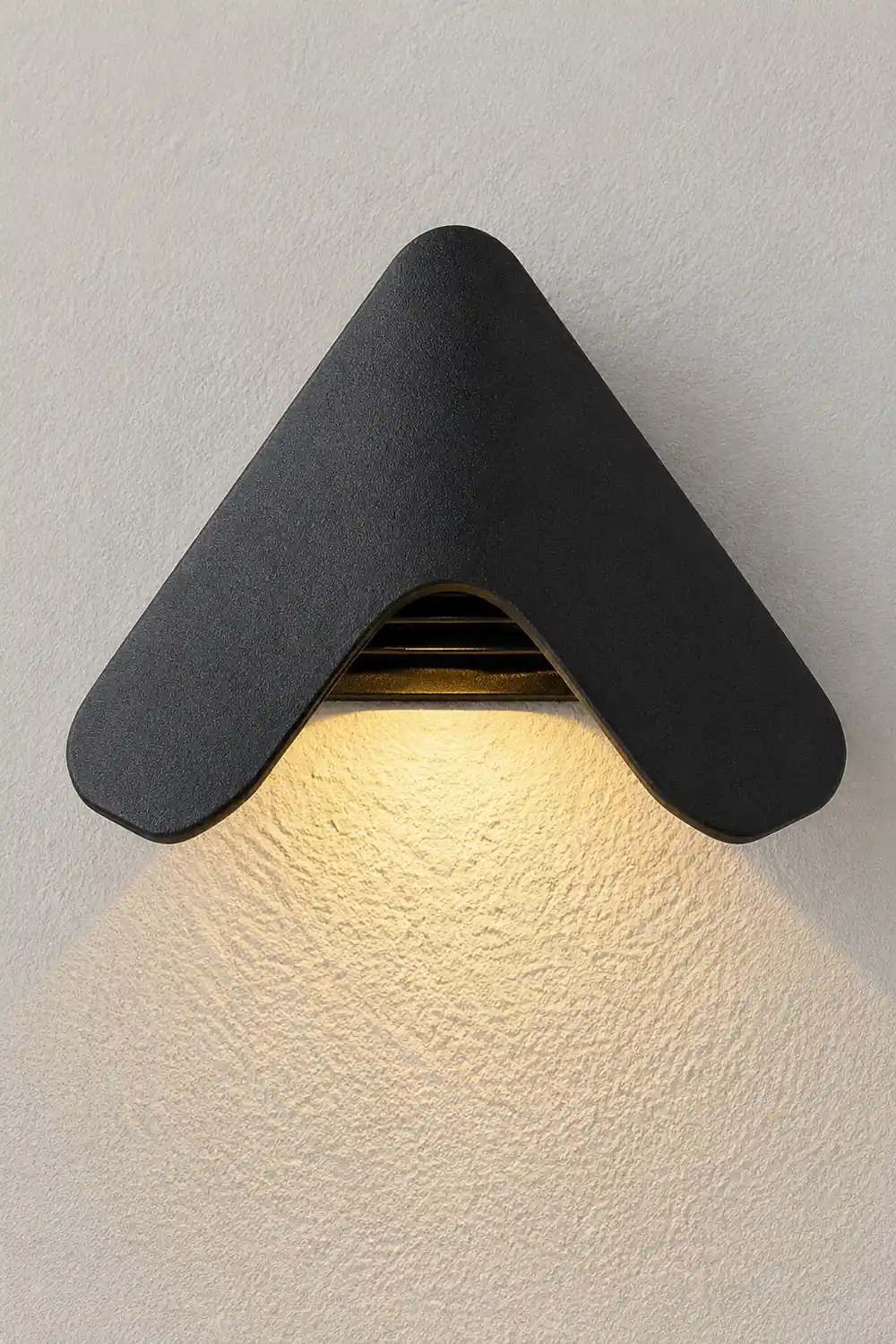 Orr Minimalist Triangle Metal Outdoor Wall Lamp, Balck/White - Lumpaz