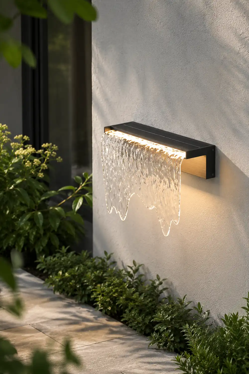 Isaac Modern Minimalist Metal/Acrylic Solar Waterproof Outdoor Wall Lamp, Black - Lumpaz