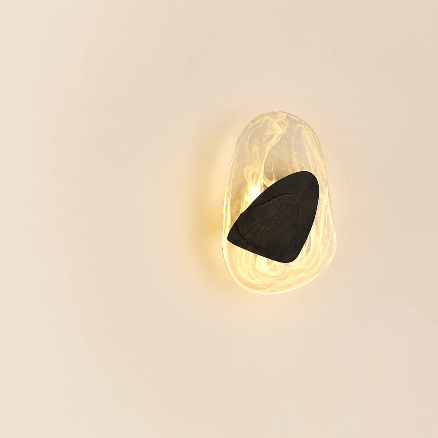 Chan Art Deco Irregular Metal/Acrylic Wall Lamp, Black/Gold - Lumpaz