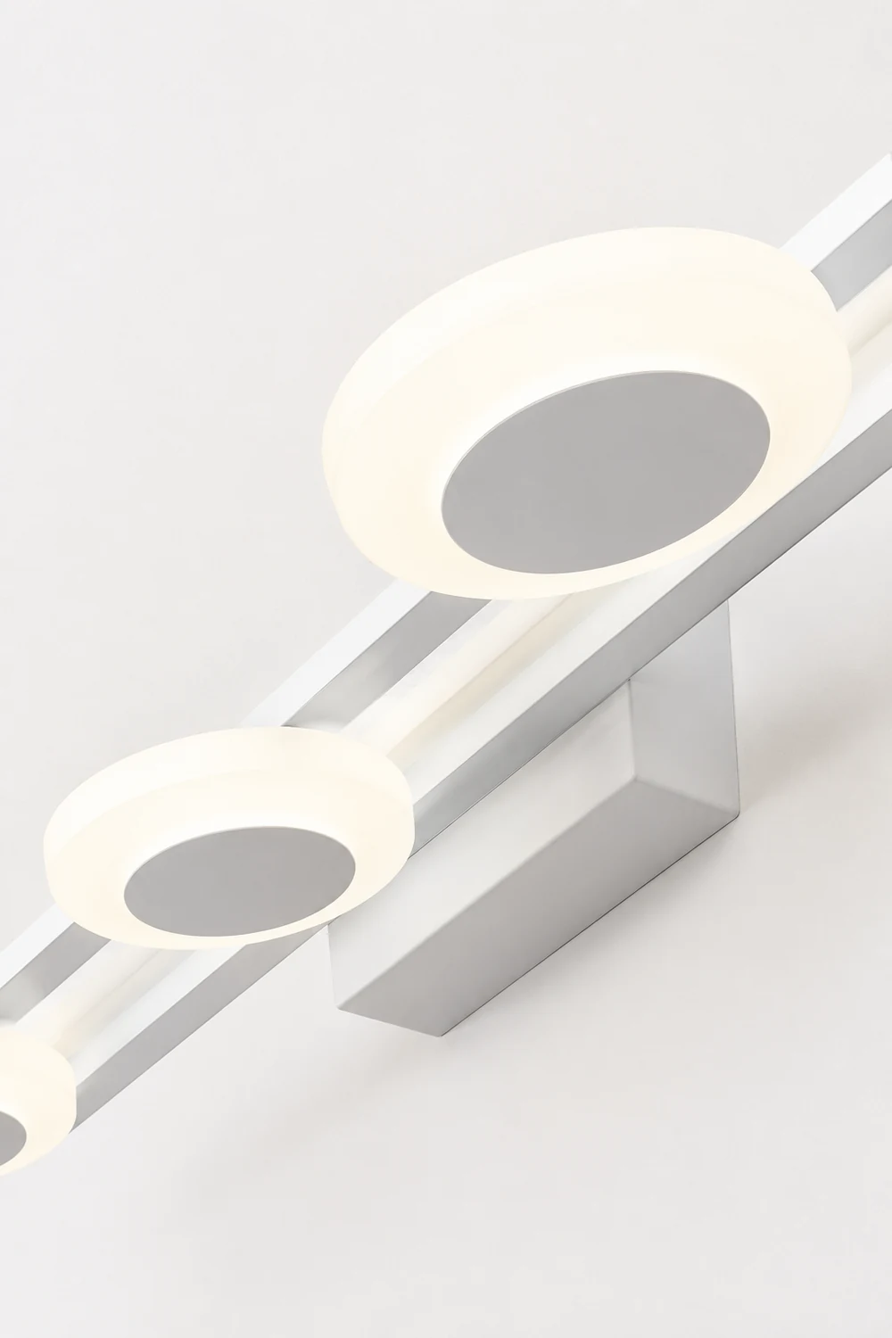 Leigh Modern Square Metal/Acrylic Wall Lamp, White, Bathroom - Lumpaz