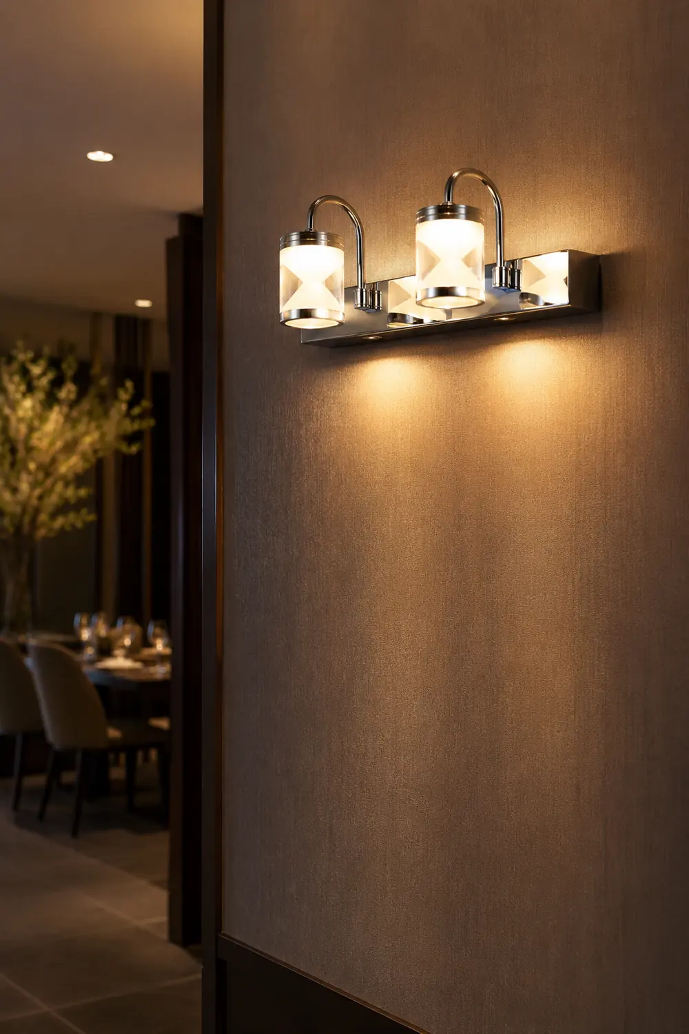Leigh Modern Lantern Metal/Acrylic Wall Lamp, Silver - Lumpaz