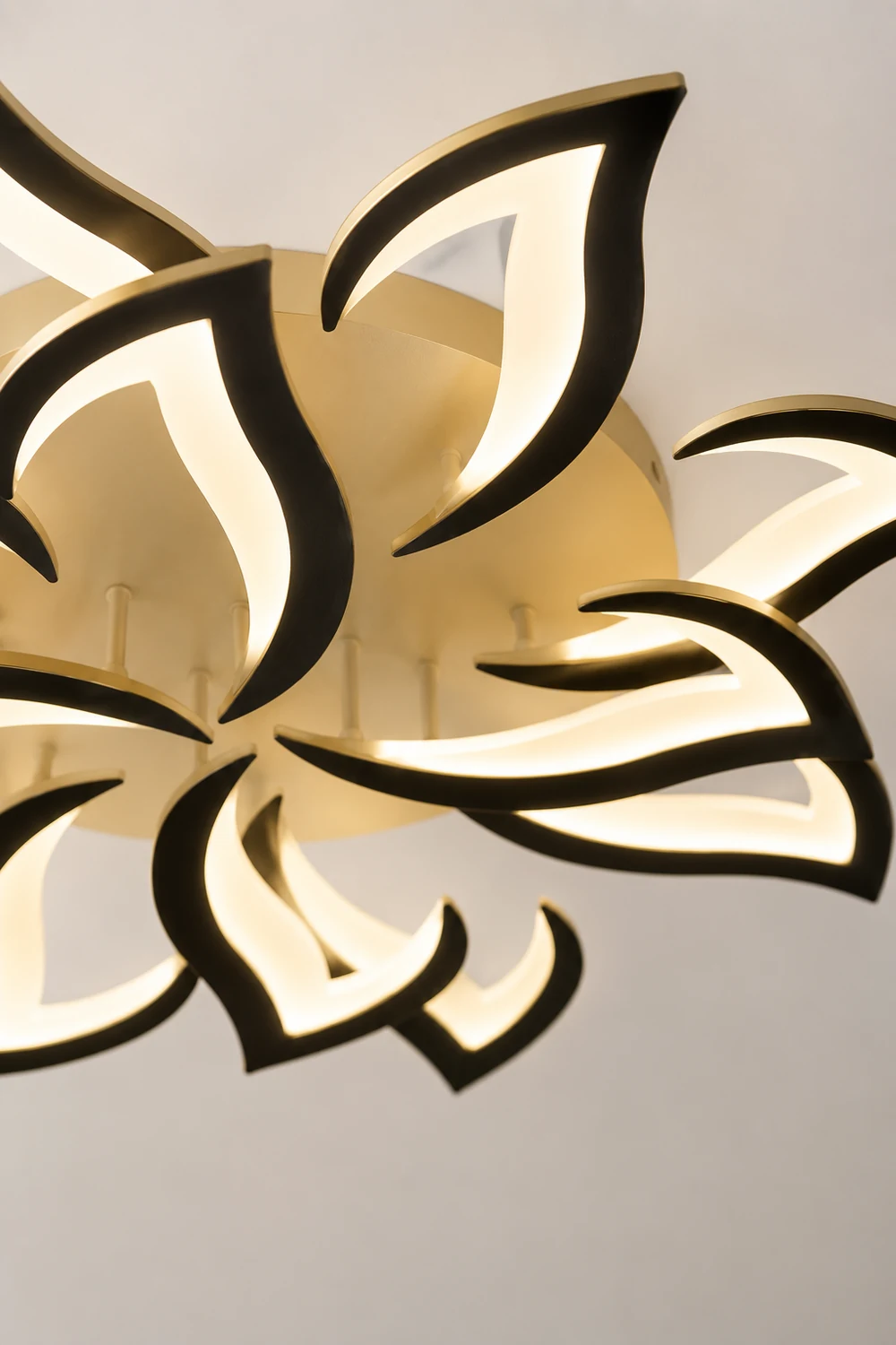Hana Elegant Flower Flush Mount Ceiling Light, White/Black - Lumpaz