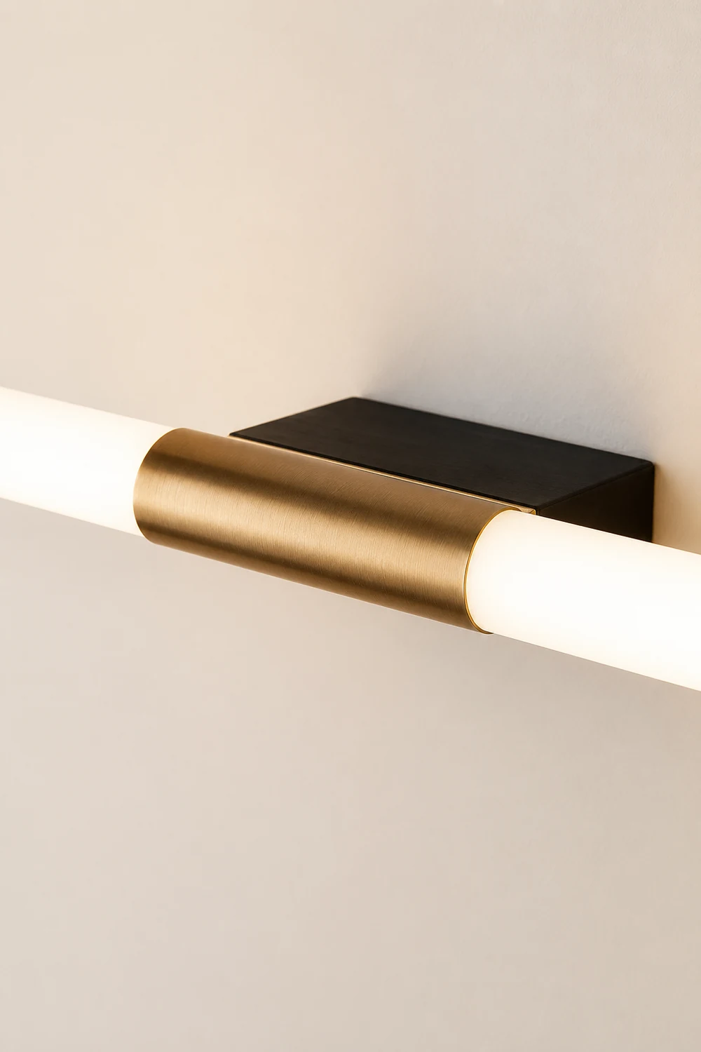 Leigh Minimalist Linear Metal Wall Lamp, Gold - Lumpaz