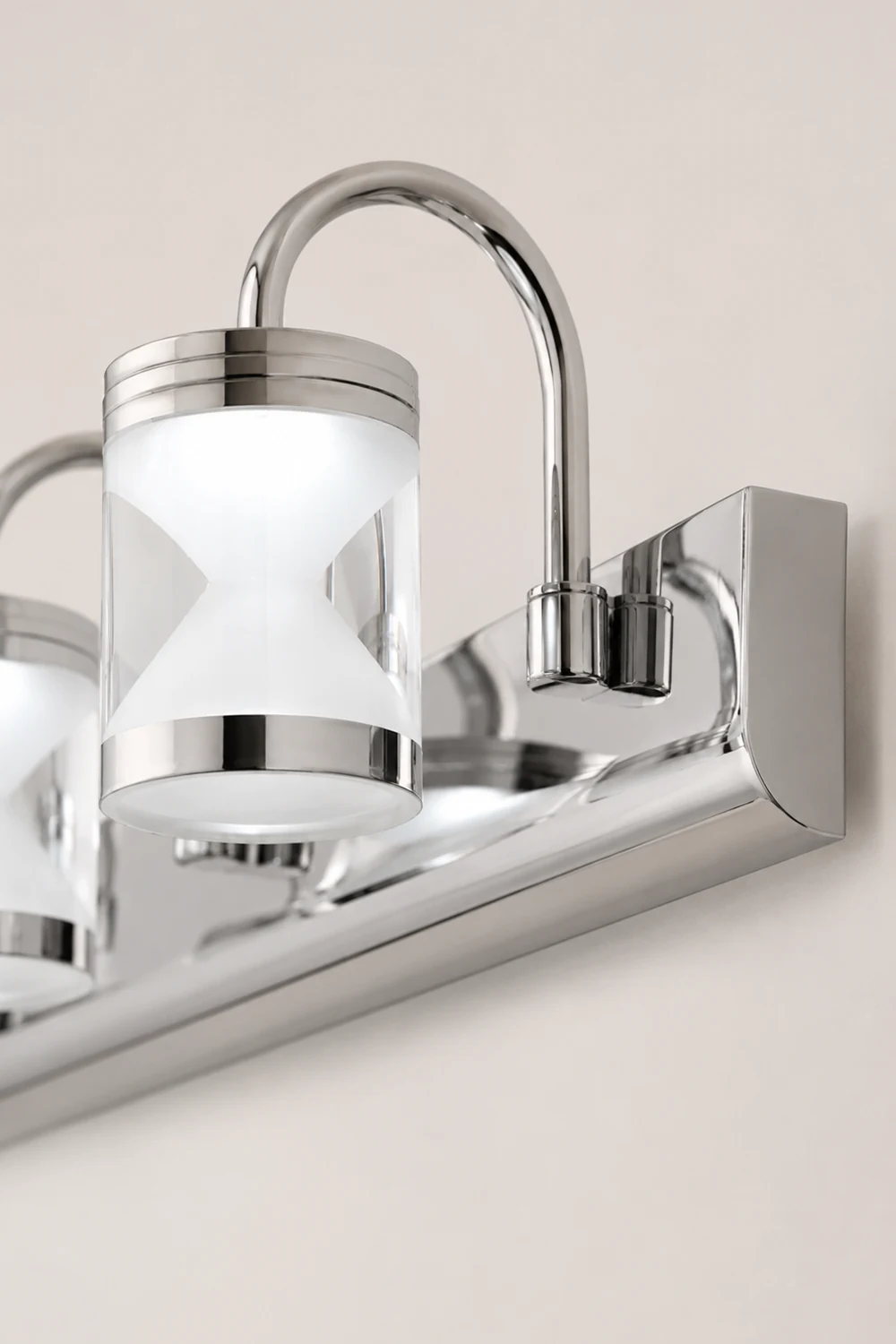 Leigh Modern Lantern Metal/Acrylic Wall Lamp, Silver - Lumpaz