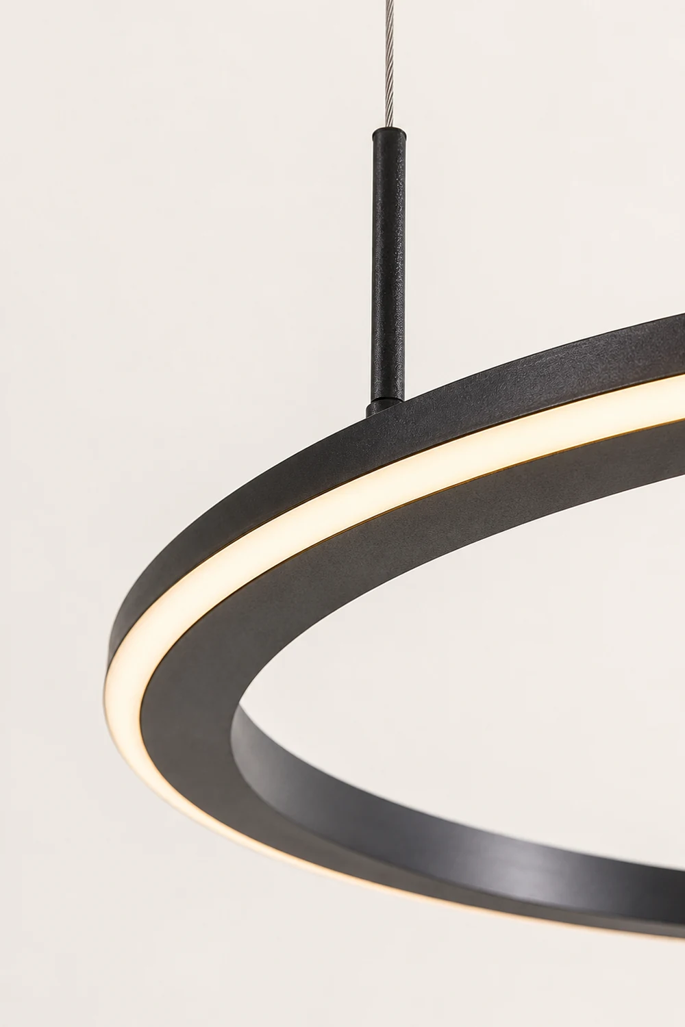 Arisha Minimalist Ring Metal Pendant Light, Black - Lumpaz