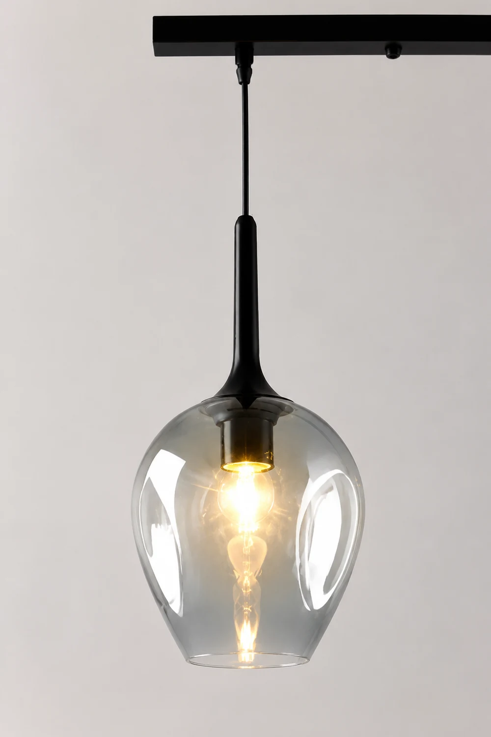 Hailie Modern Globo Glass Pendant Lignt, Clear/Amber/Blue/Gray/Smoke/Gray - Lumpaz