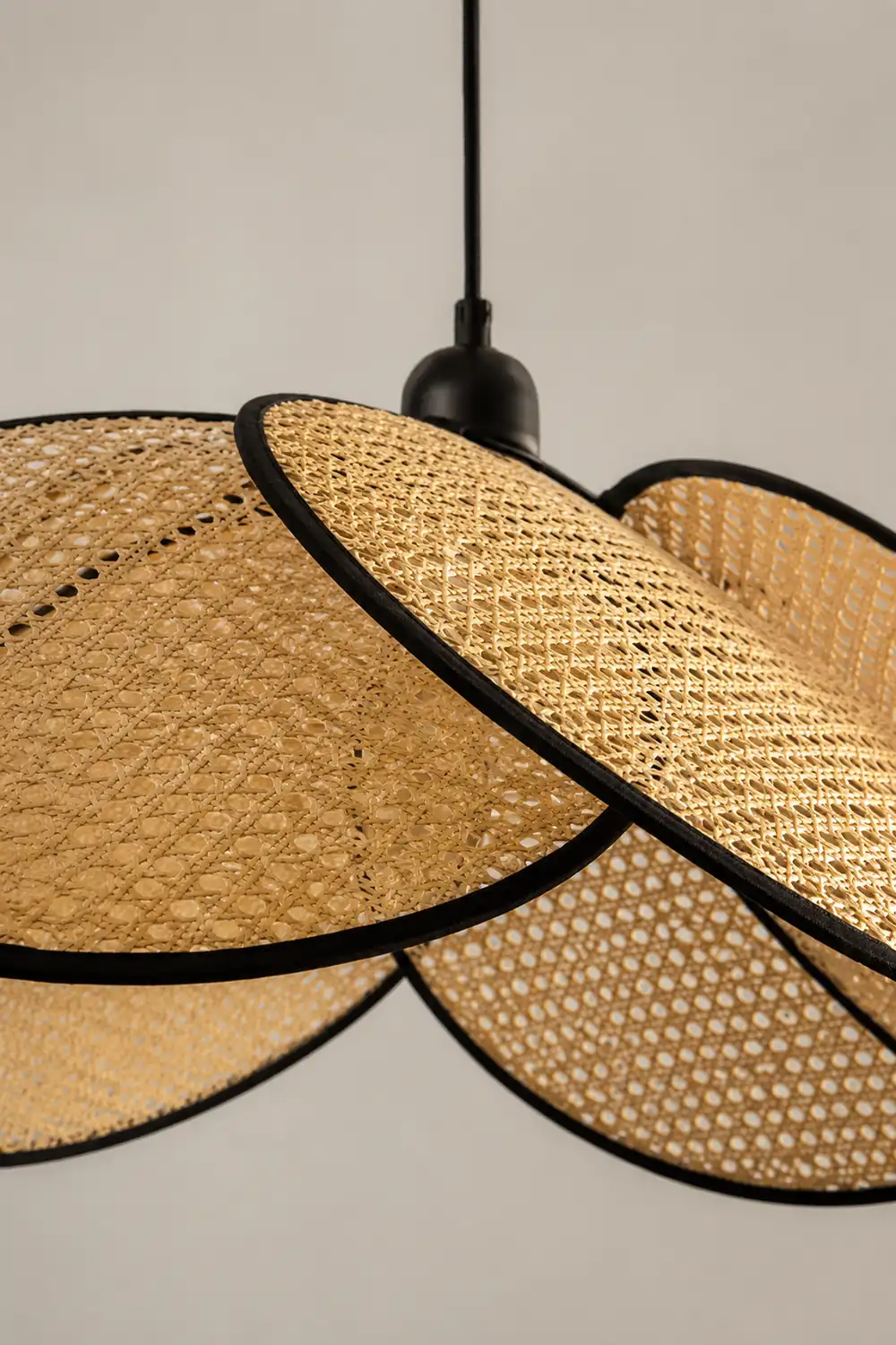 Ritta Willow Weave  Rattan Pendant Light, Black/White - Lumpaz