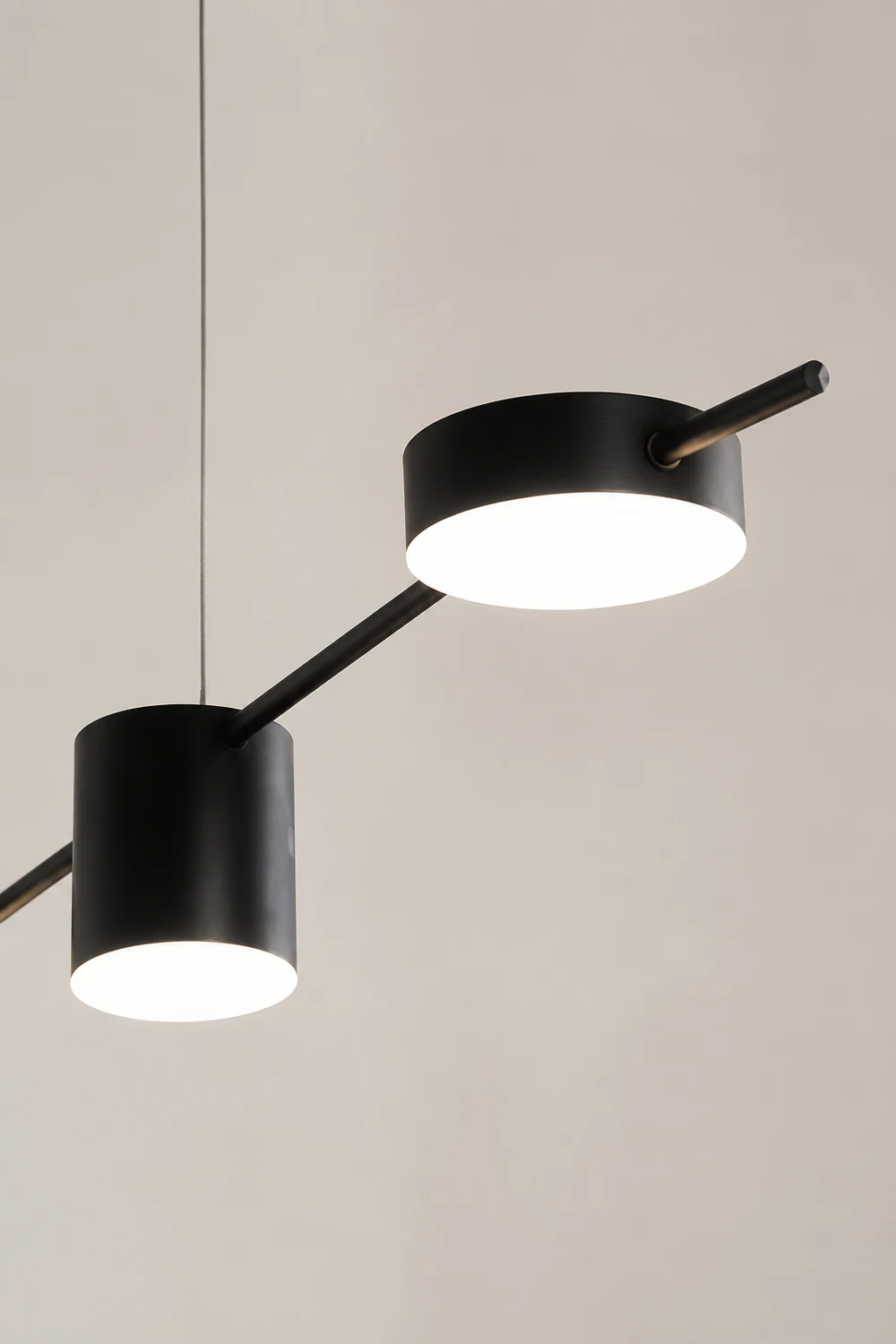 Weiss Minimalist Multi Metal Pendant Light, Black/Gold - Lumpaz