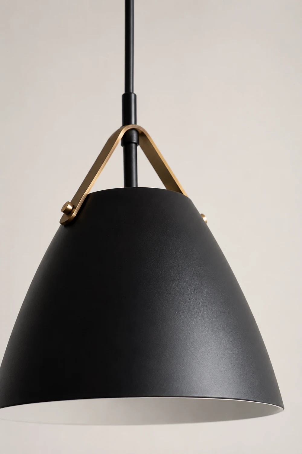 Morandi Modern Frisbee Shaped Metal Pendant Light, Black/White - Lumpaz
