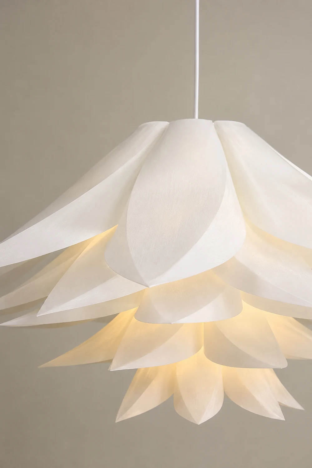Bella Nordic Minimalist Lotus Pendant Light, Metal/PVC, White - Lumpaz