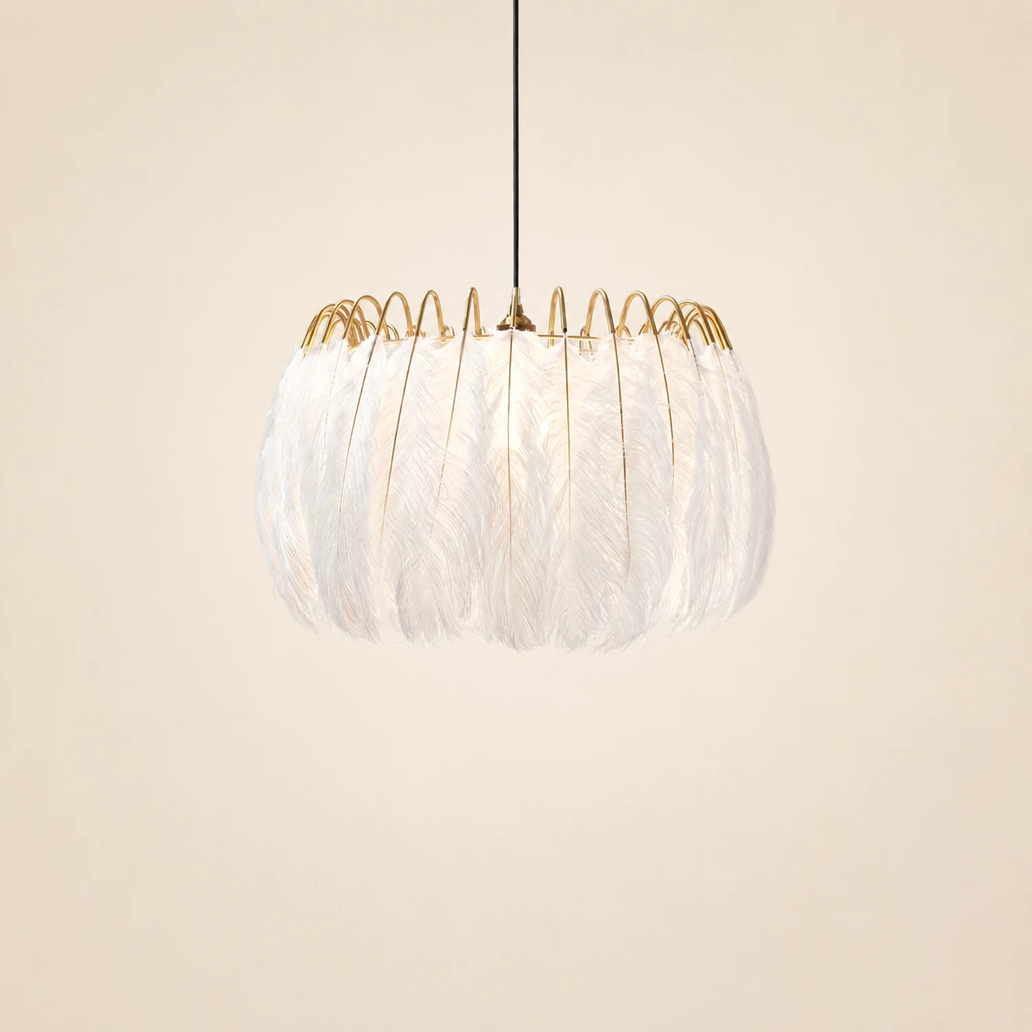 O'Moore Elegant Feather Pendant Light, Black/White, Bedroom/Living Room - Lumpaz