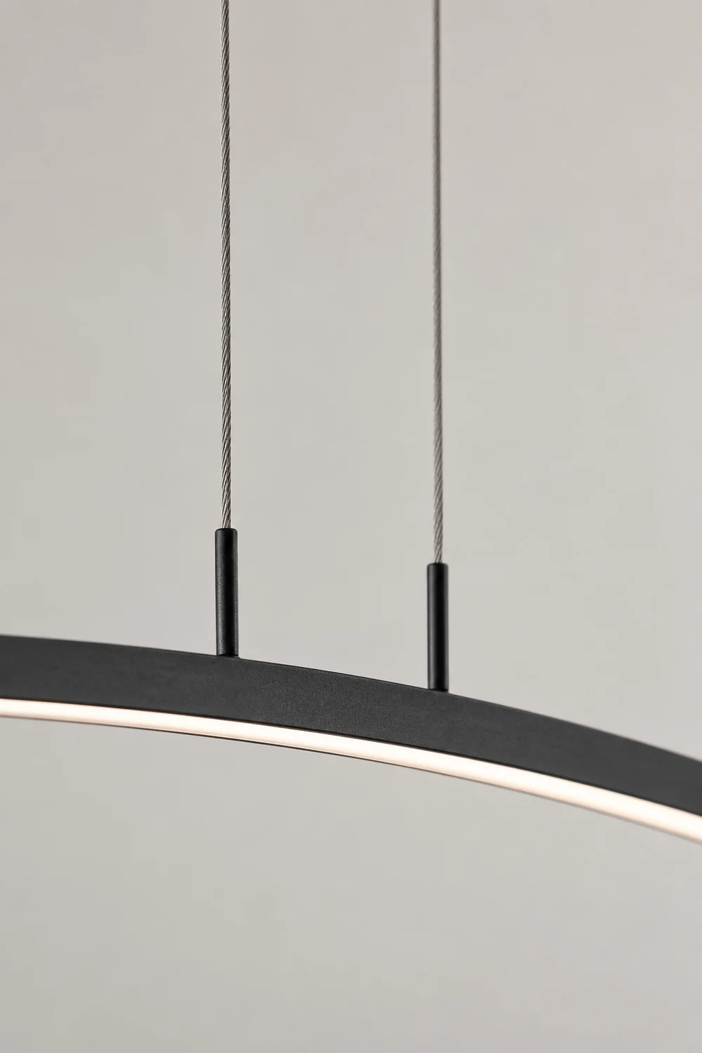 Edge Curved Linear Pendant Light for Dining Room, Black/White - Lumpaz