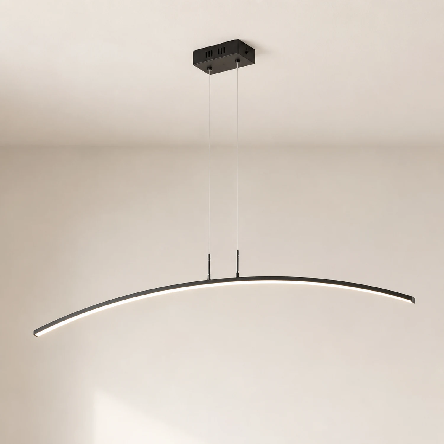 Edge Curved Linear Pendant Light for Dining Room, Black/White - Lumpaz