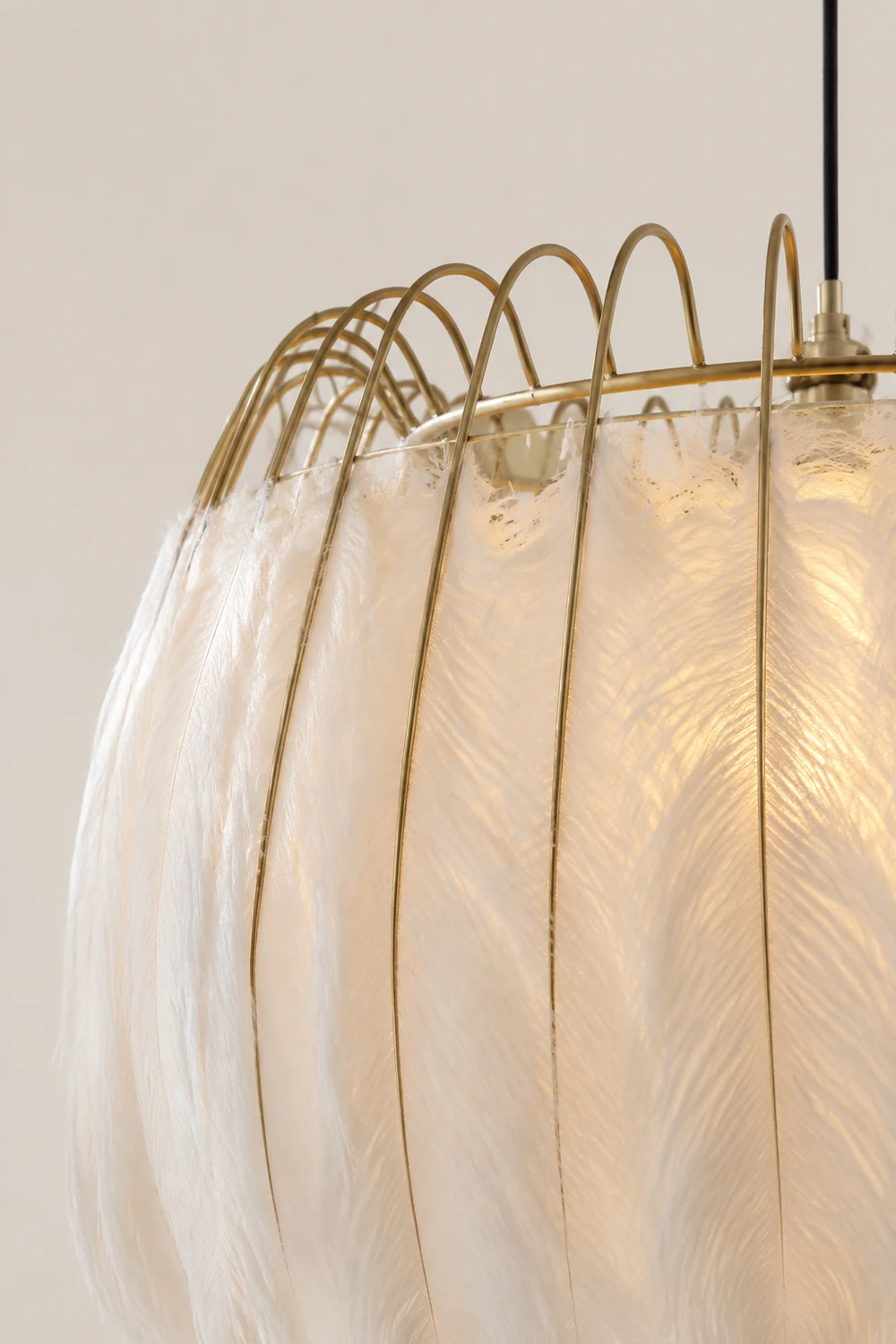 O'Moore Elegant Feather Pendant Light, Black/White, Bedroom/Living Room - Lumpaz