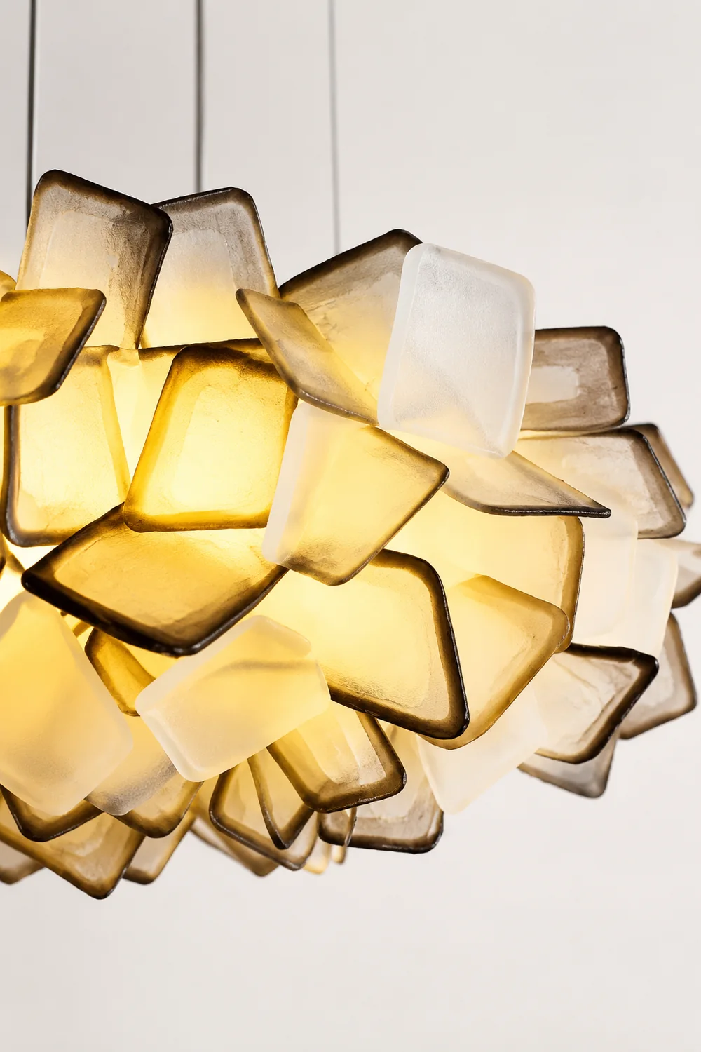 Bella Modern Decorative Flower Acrylic Pendant Light, Black/Blue - Lumpaz