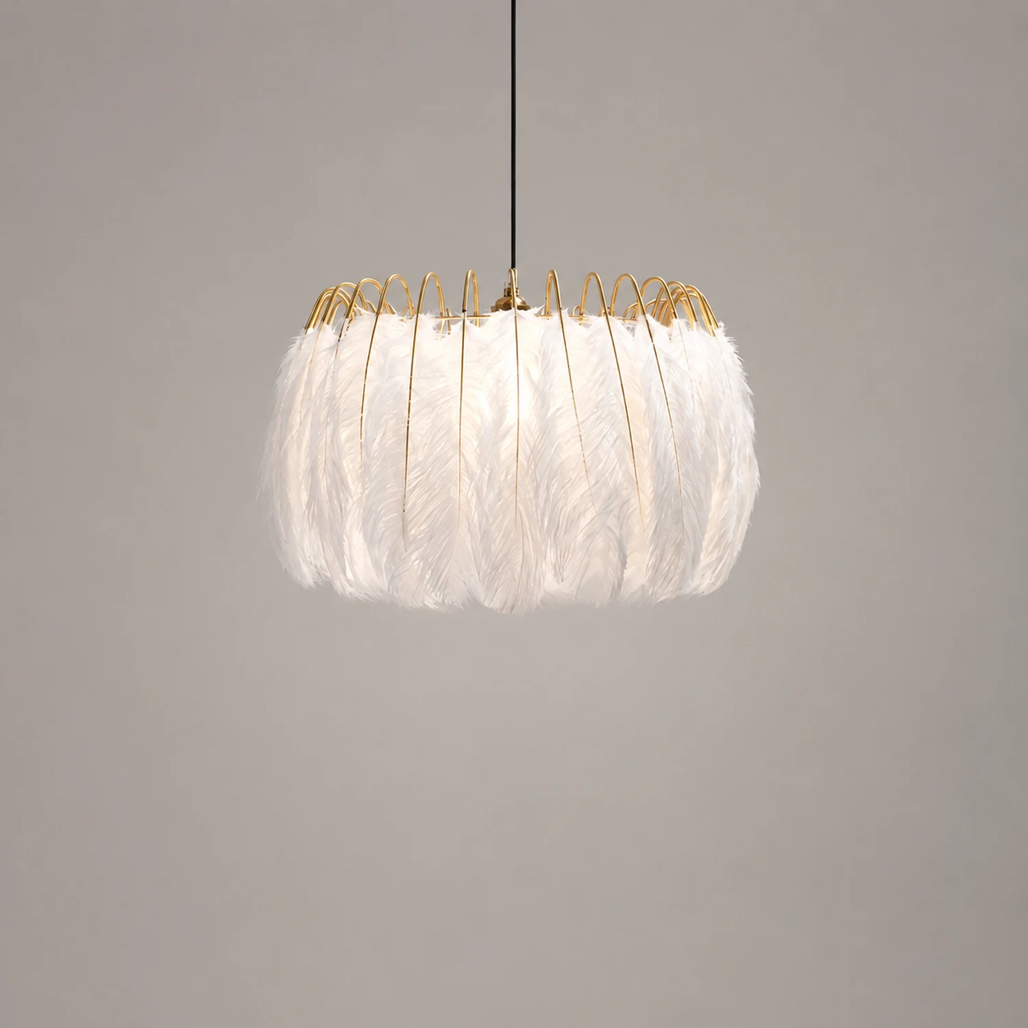 O'Moore Elegant Feather Pendant Light, Black/White, Bedroom/Living Room - Lumpaz
