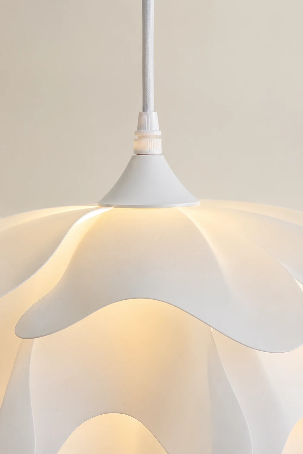 Flower Shaped White Pendant Lamp - Lumpaz