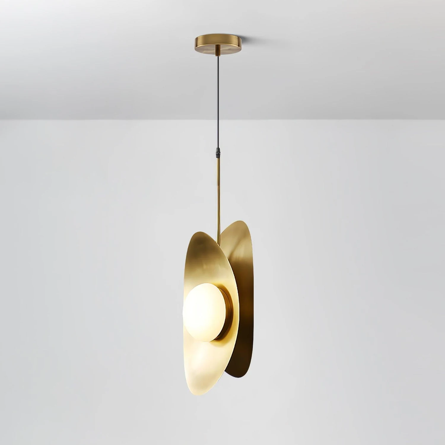 Golden Petal Pendant Lamp - Lumpaz