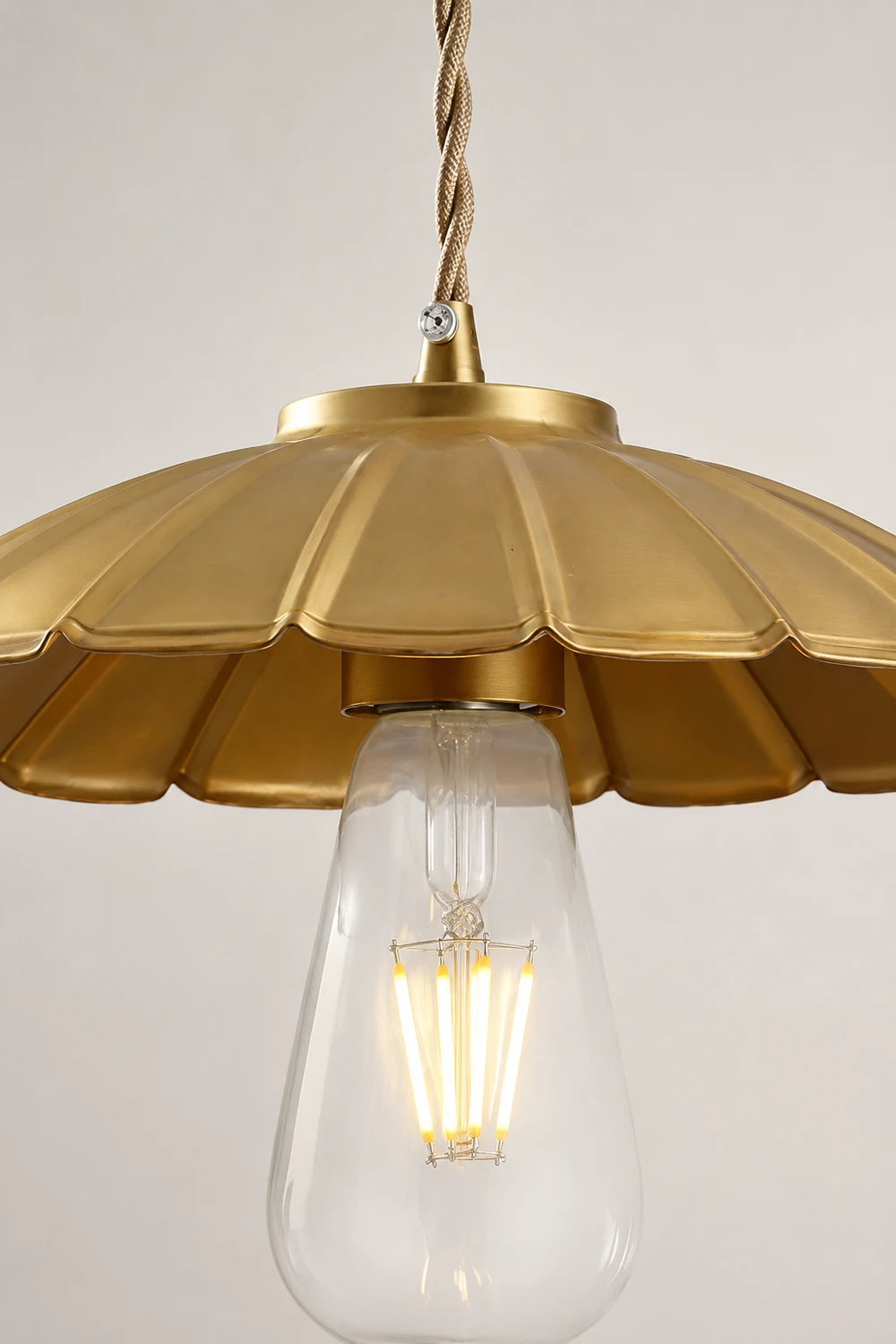 Sleek Flat Pendant Lamp - Lumpaz