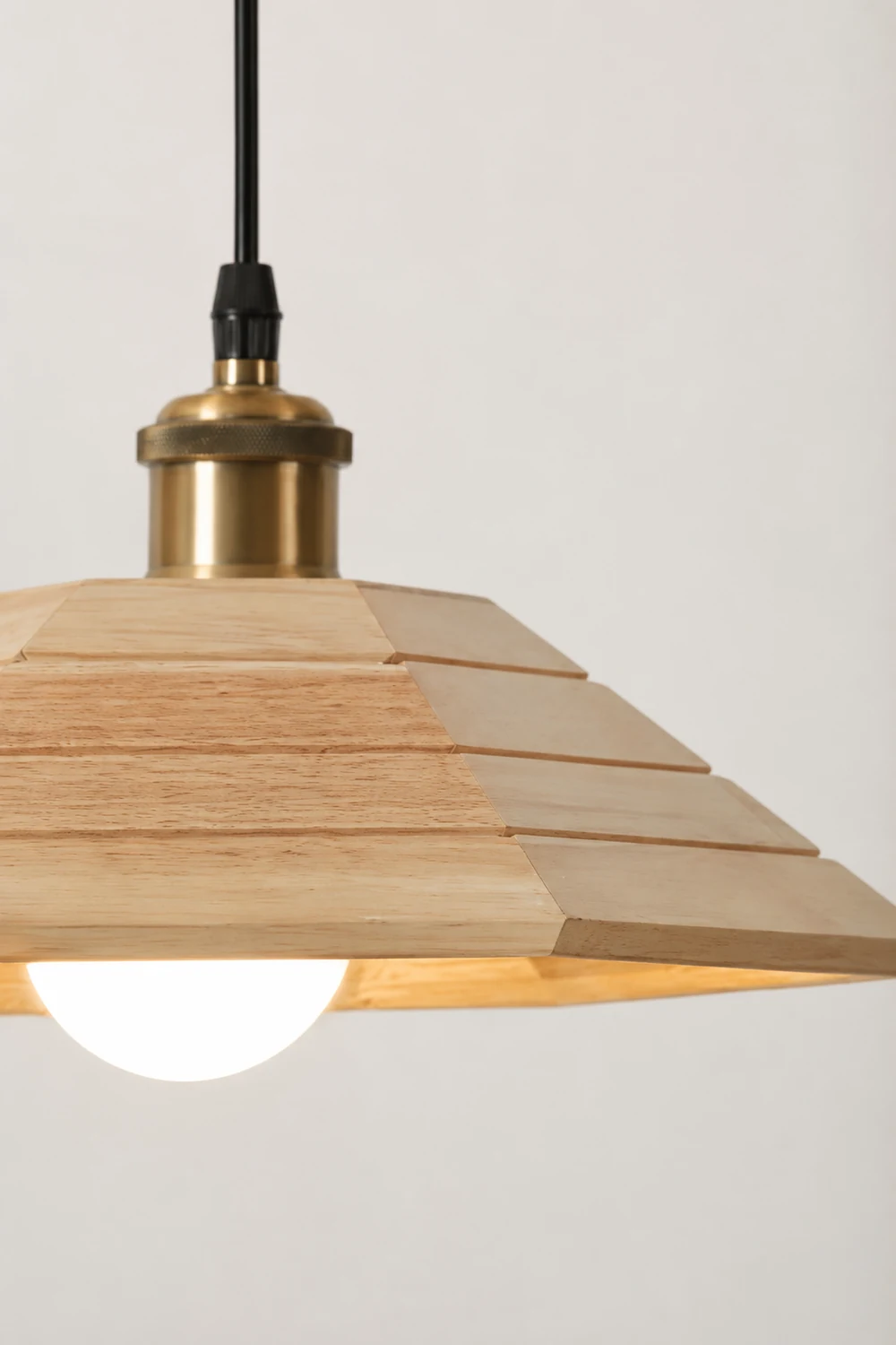 Aeyee Wood Pendant Light - Lumpaz
