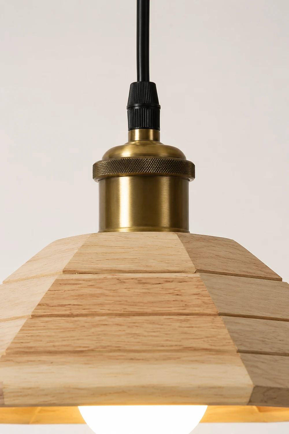 Aeyee Wood Pendant Light - Lumpaz