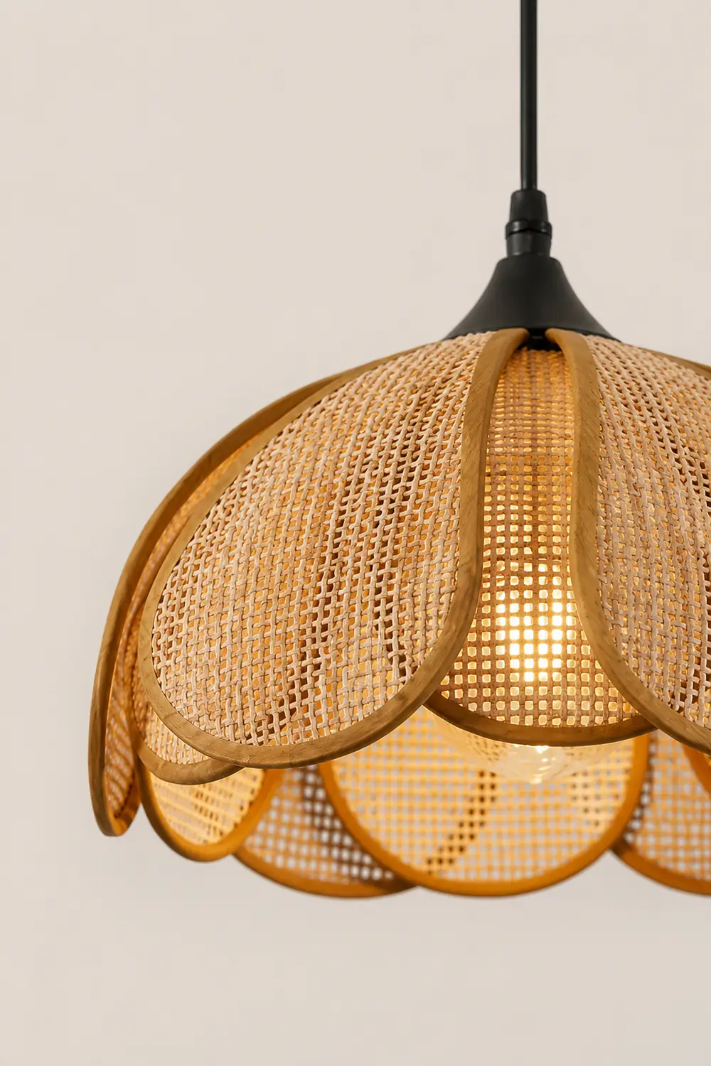 Bloom Rattan Pendant Lamp - Lumpaz