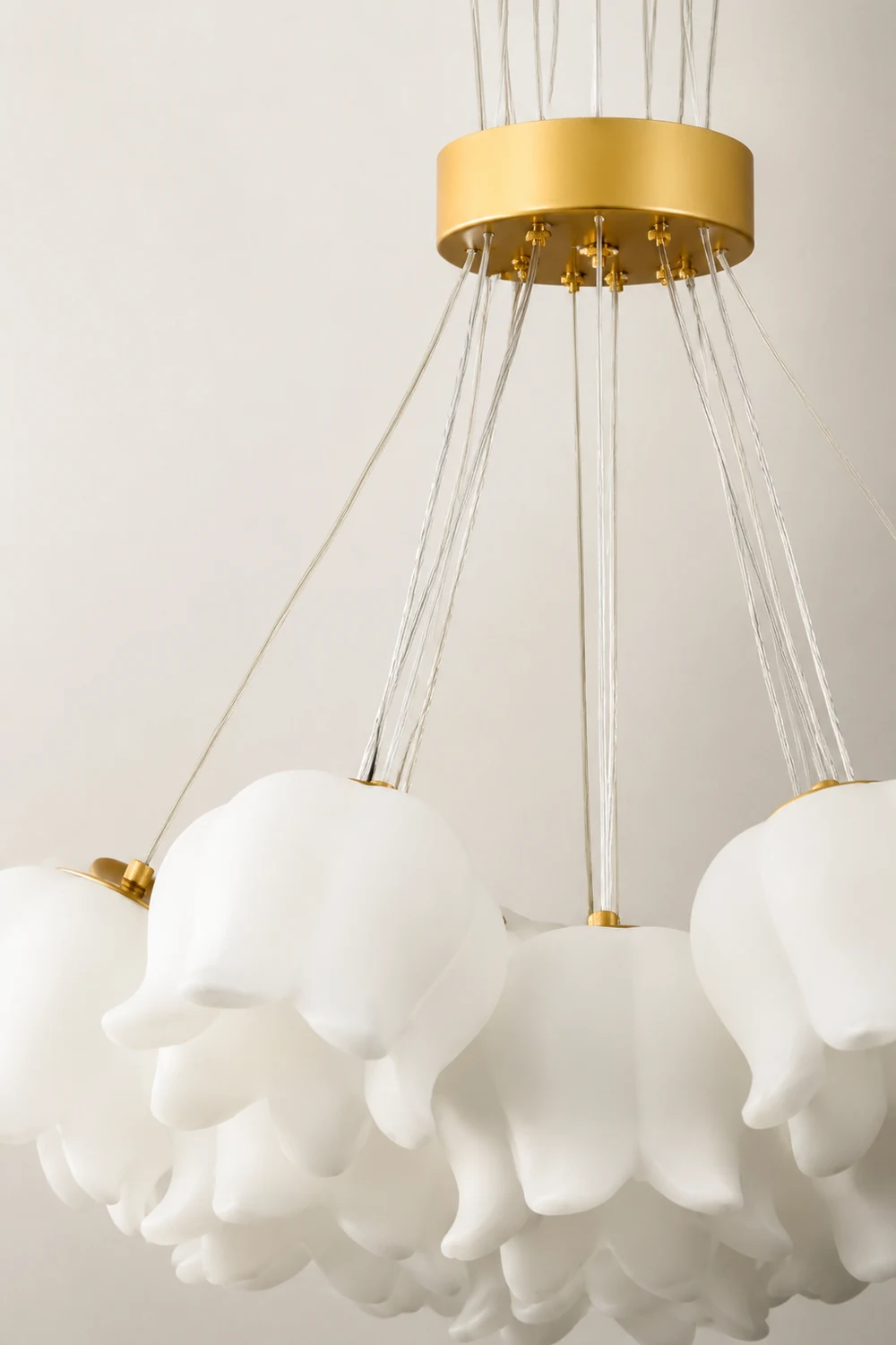Elegant Floral Pendant Light - Lumpaz