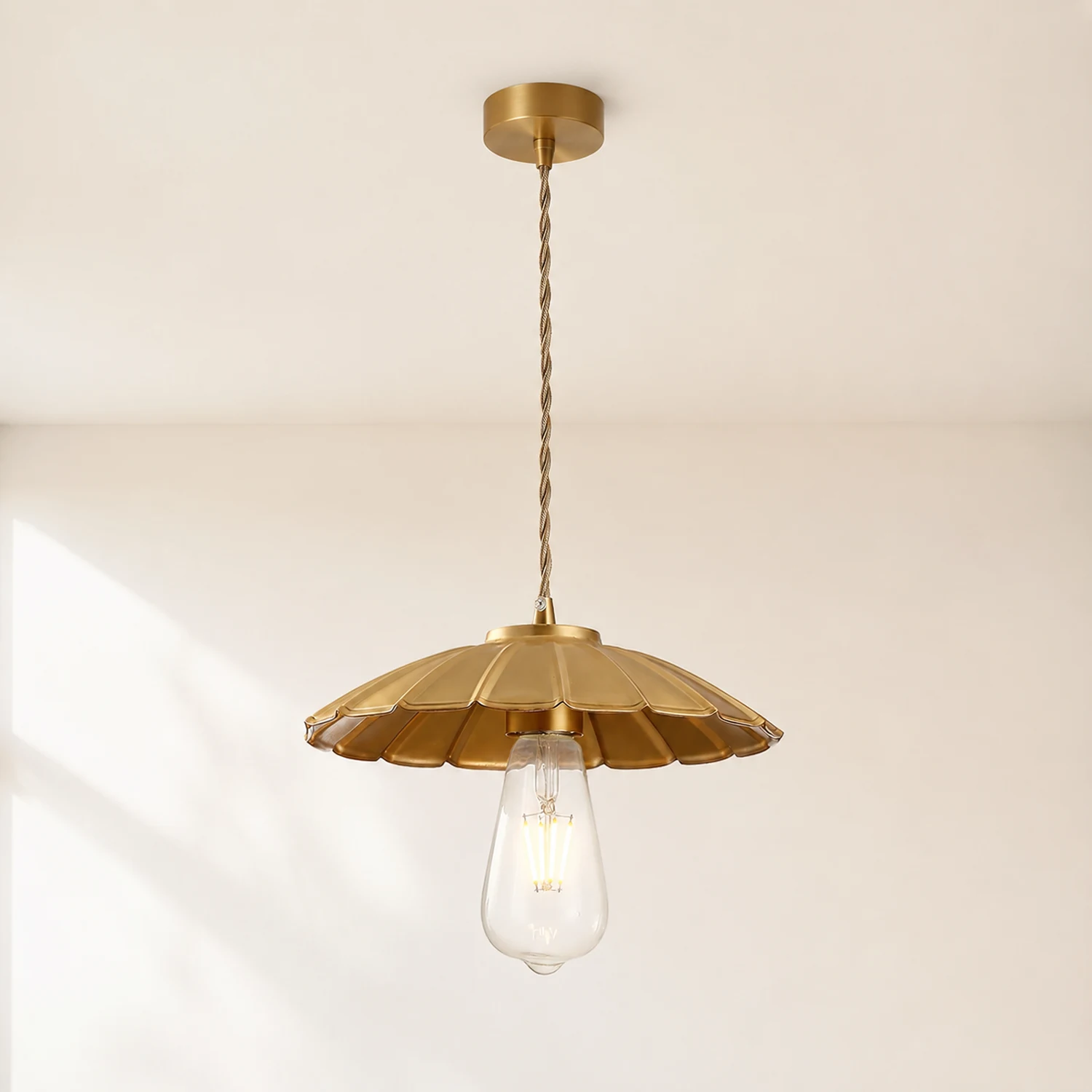 Sleek Flat Pendant Lamp - Lumpaz