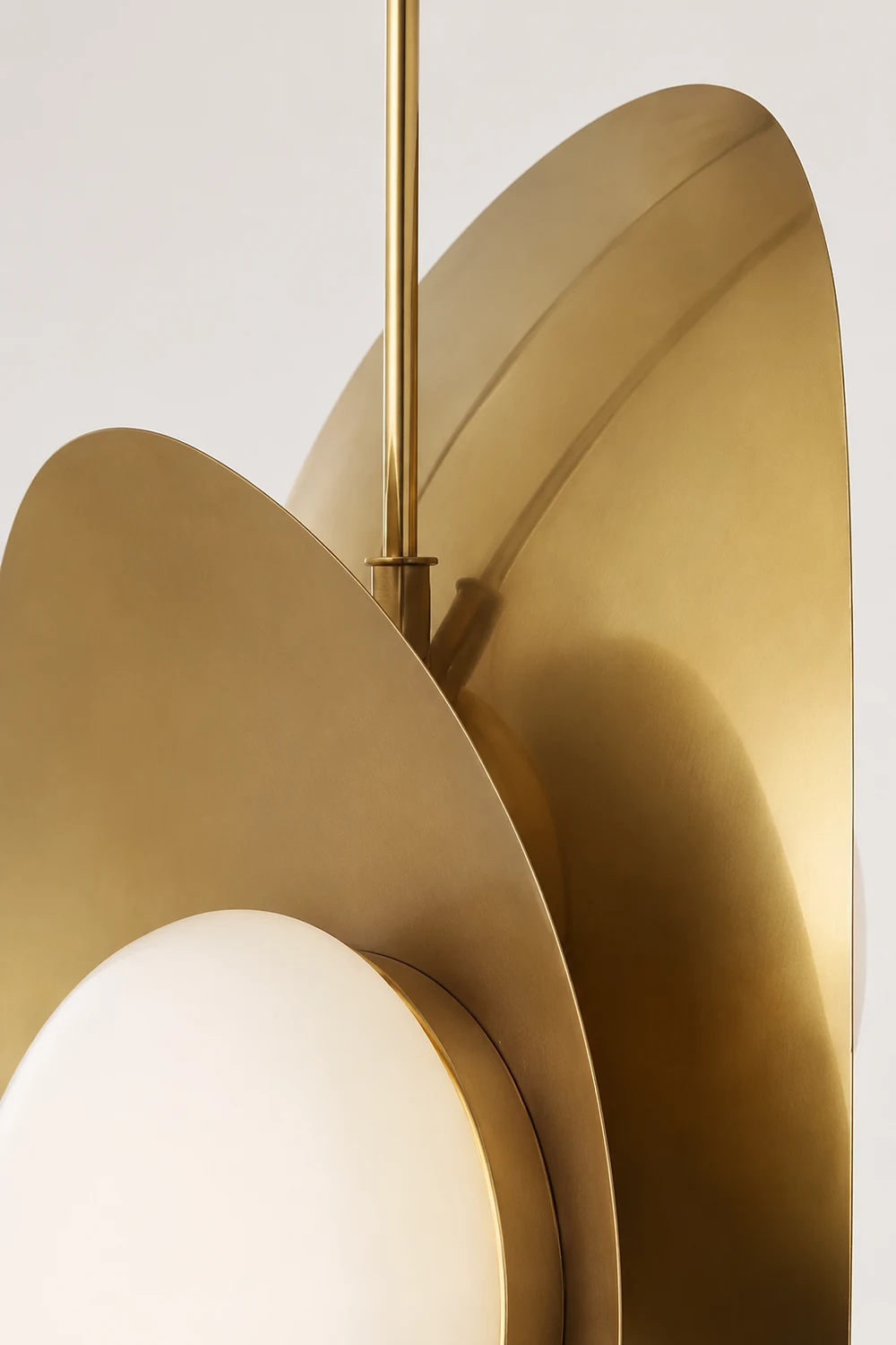Golden Petal Pendant Lamp - Lumpaz
