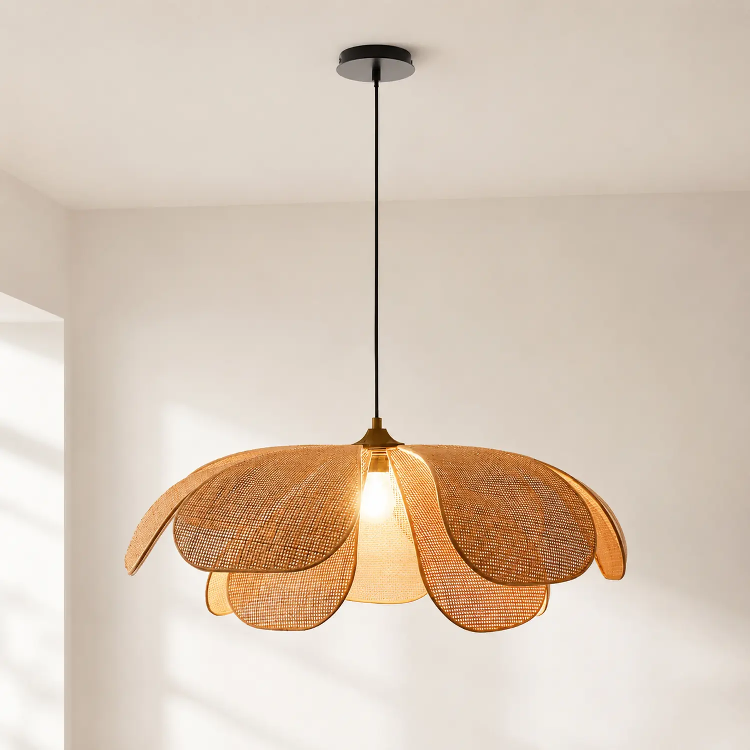 Rattan Petal Pendant Lamp - Lumpaz