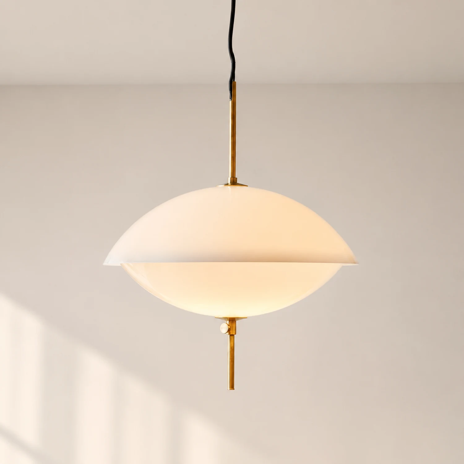 Miller Shell Pendant Light - Lumpaz