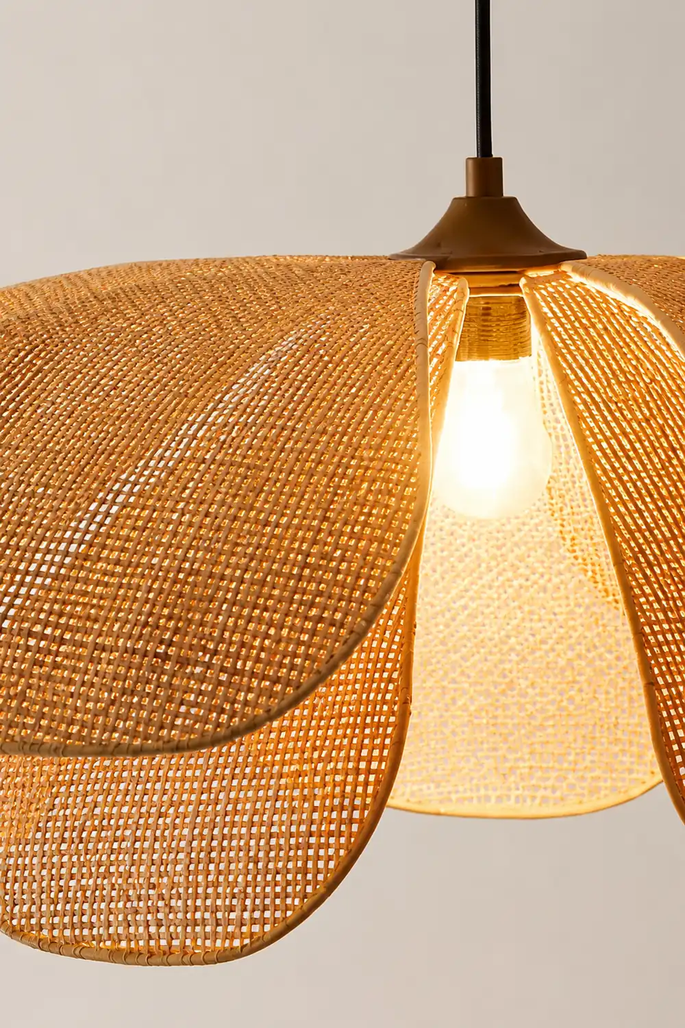 Rattan Petal Pendant Lamp - Lumpaz