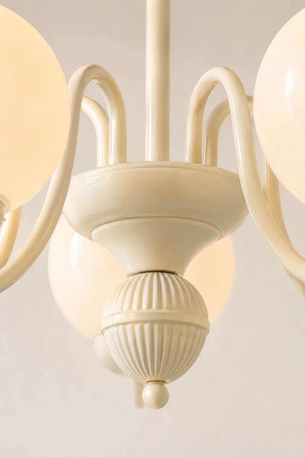 Vanilla Ball Chandelier - Lumpaz