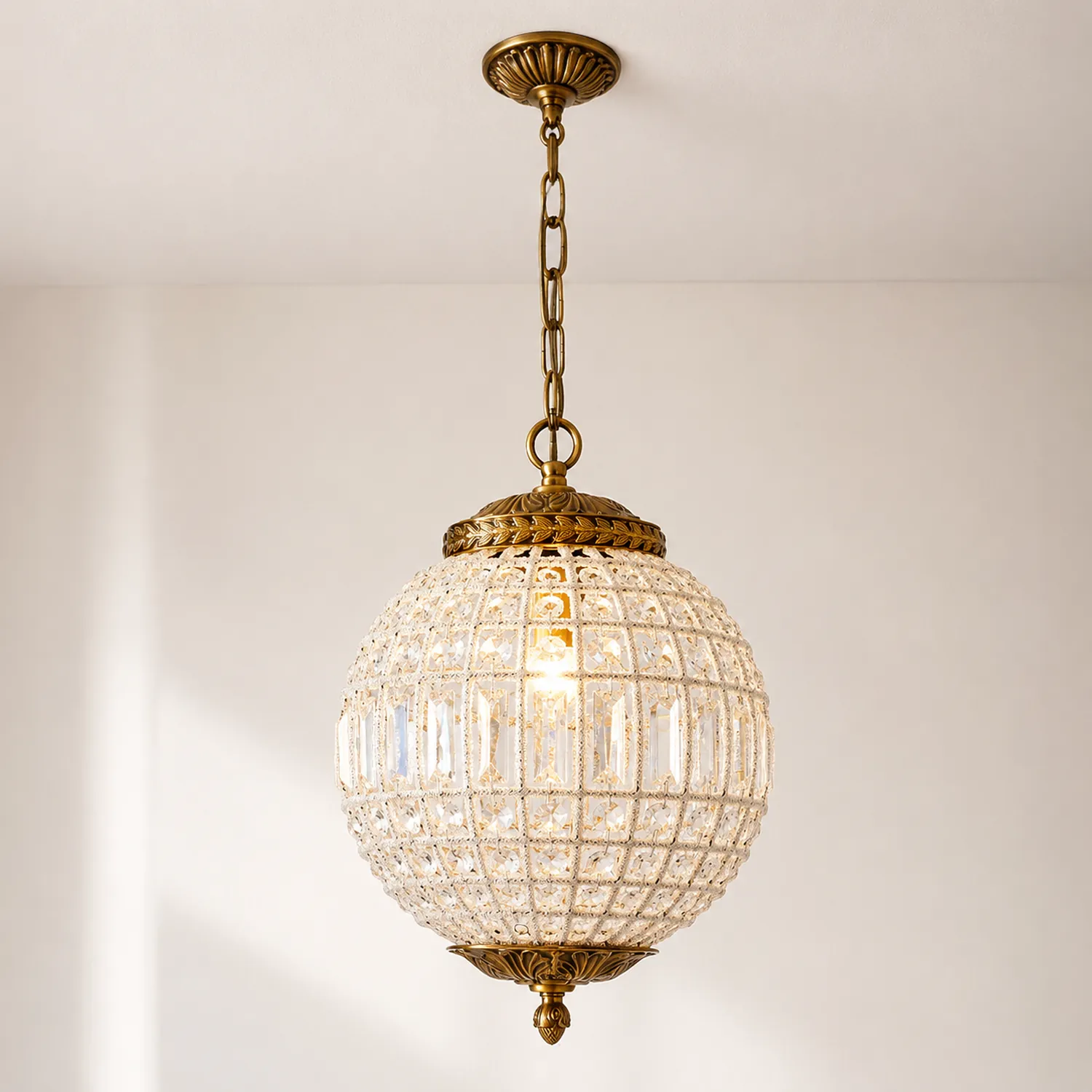 Traditional Gold Globe Chandelier - Lumpaz