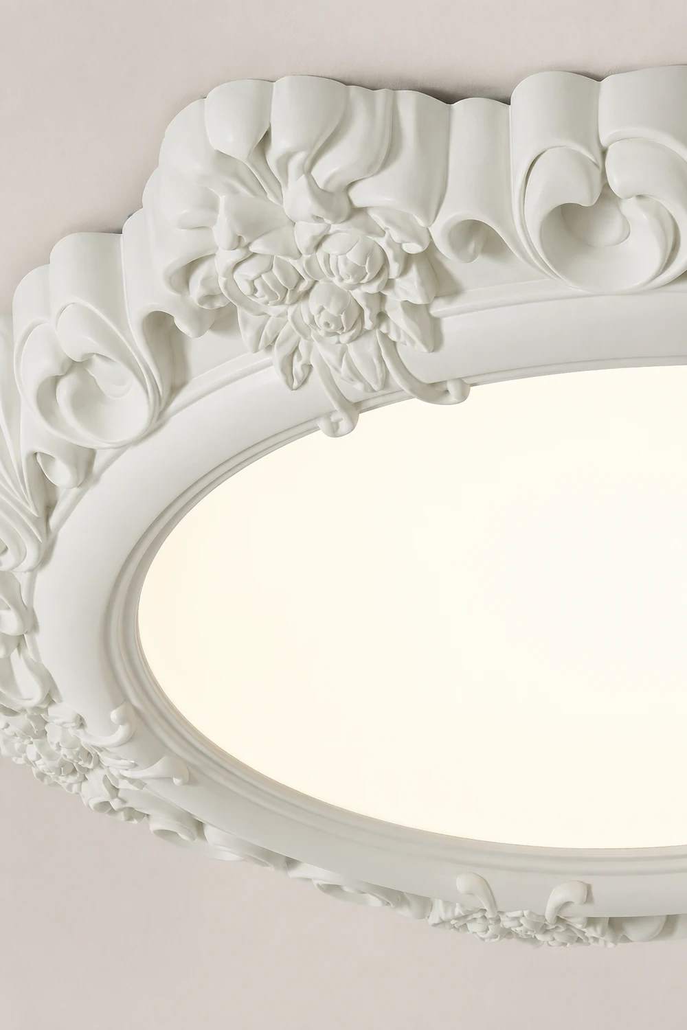 Sculpted Resin Ceiling Lamp - Lumpaz