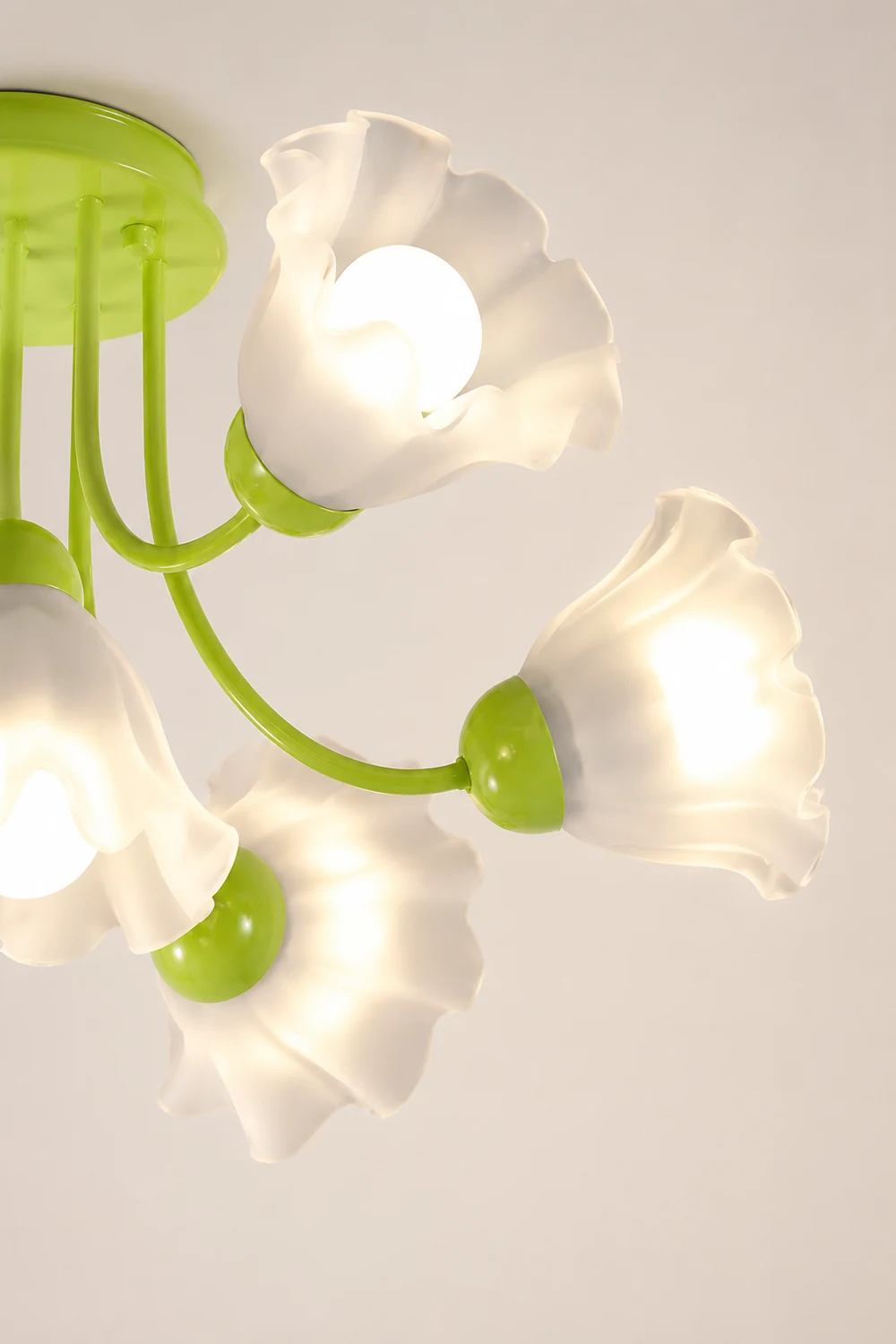 Floral Sculpted Ceiling Lamp - Lumpaz