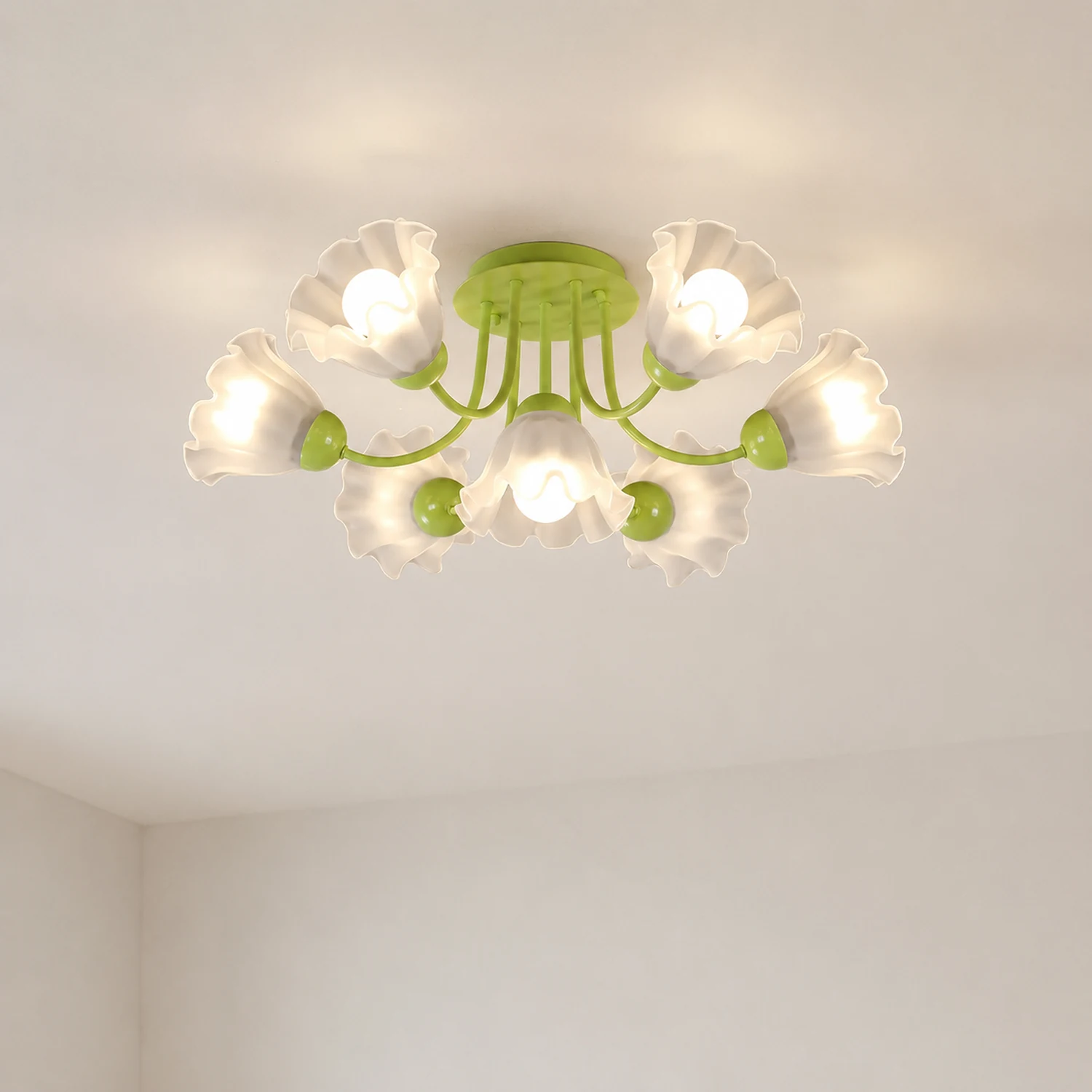 Floral Sculpted Ceiling Lamp - Lumpaz