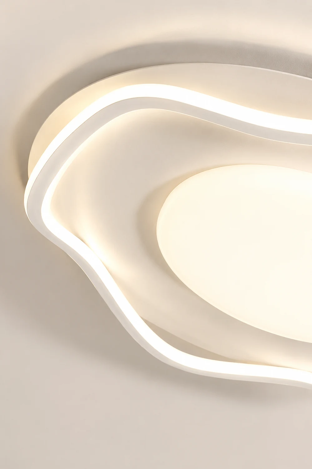 Minimalist Cloud Shape Ceiling Lamp - Lumpaz