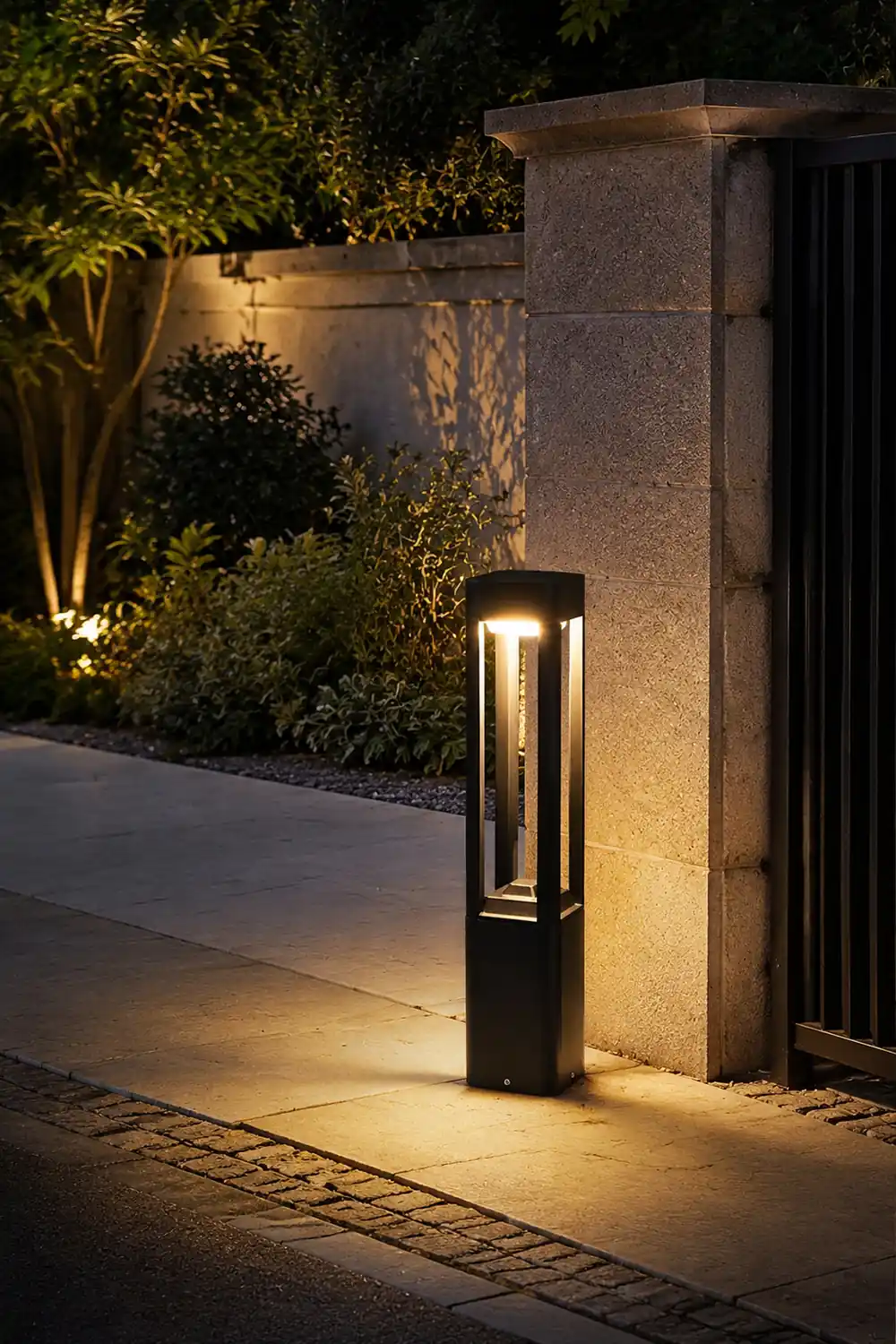 Rectangular Column Garden Light - Lumpaz