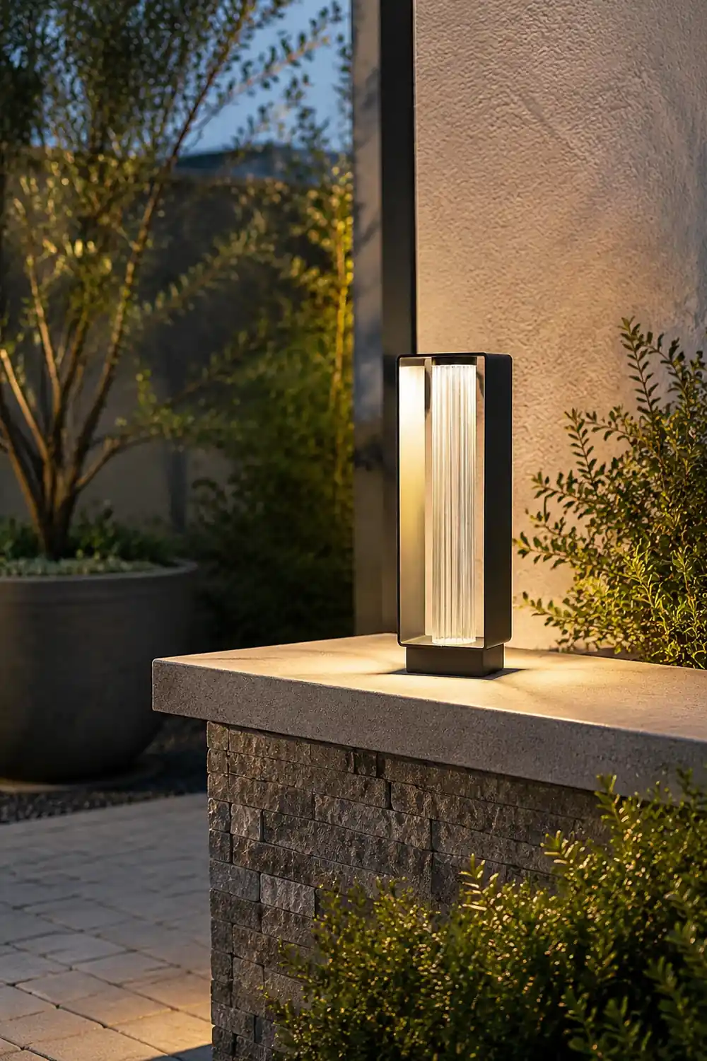 Frame Outdoor Post Lamp - Lumpaz