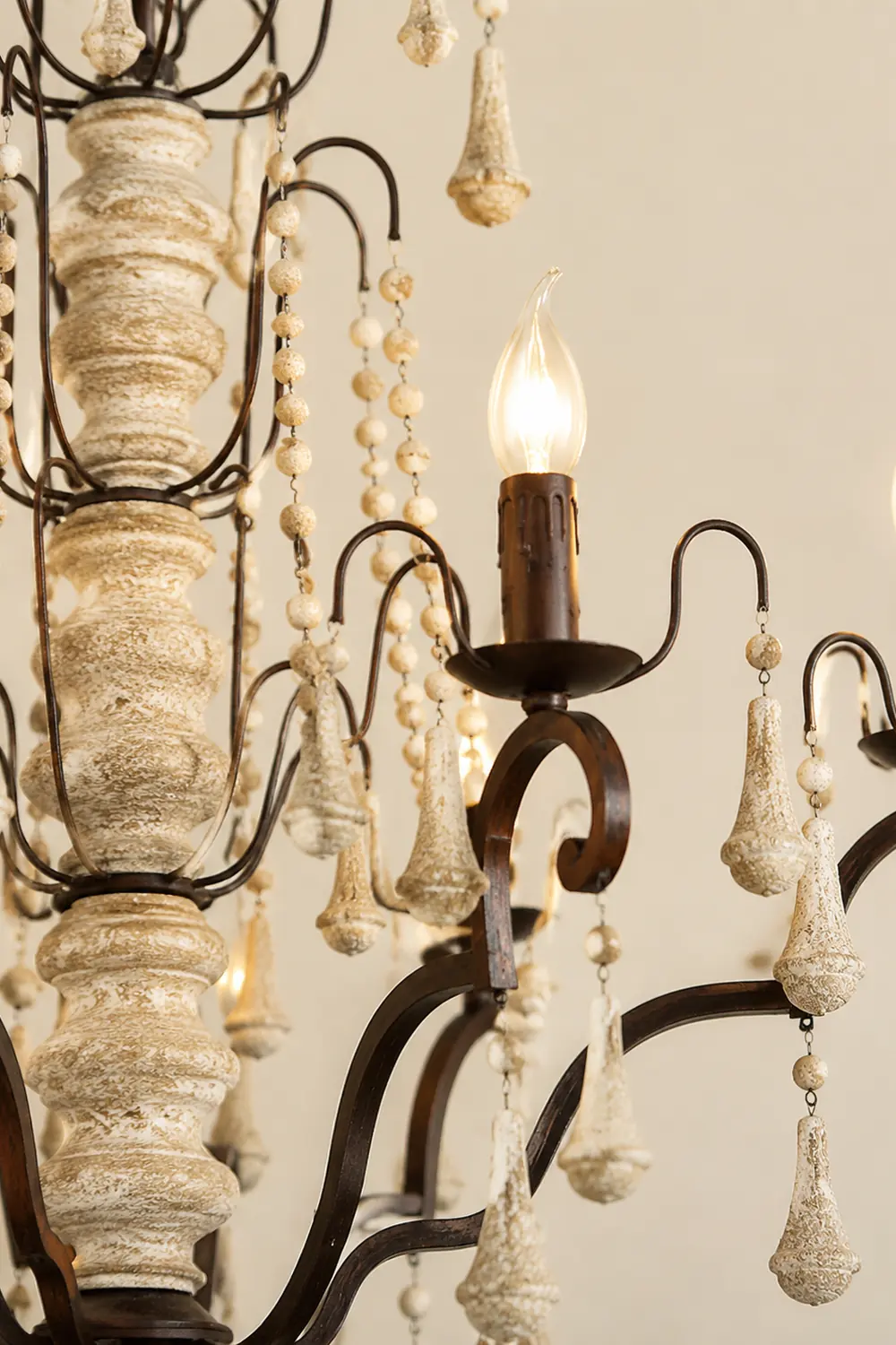 Bessie Chandelier - Lumpaz