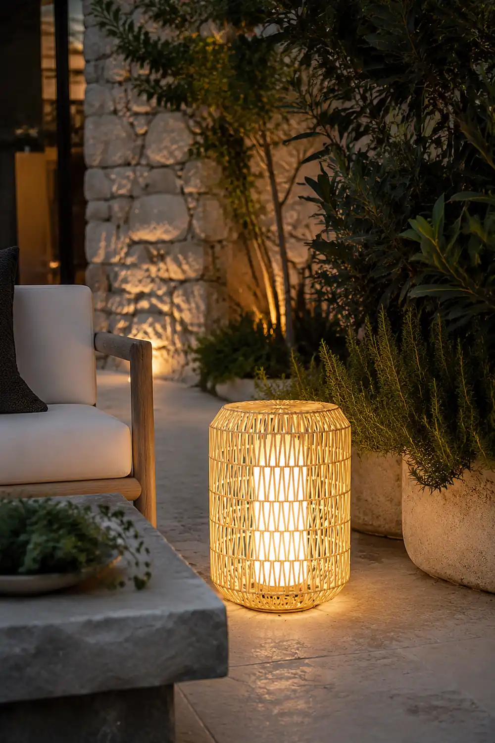 Woven Rattan Outdoor Lamp - Lumpaz