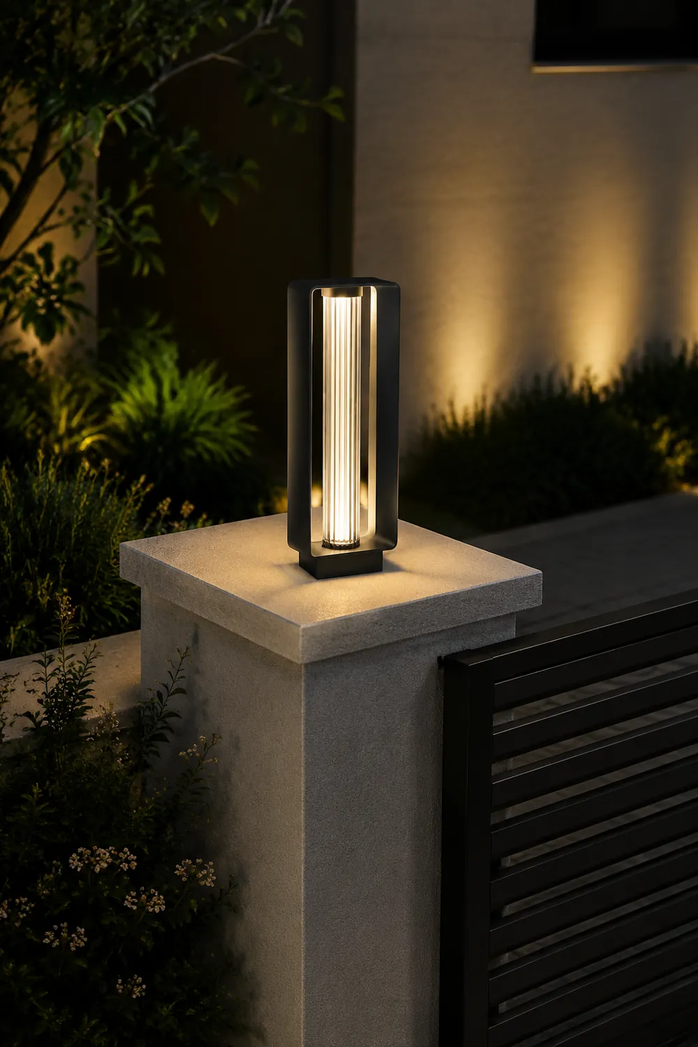 Frame Outdoor Post Lamp - Lumpaz